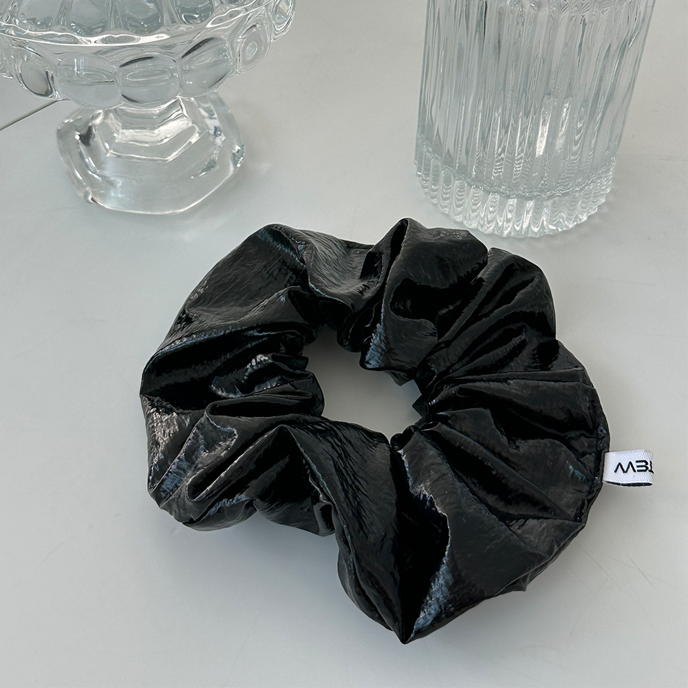 쿼터브 레더 스크런치 - 블랙(QUARTEVV Leather Scrunchie - Black) - 2
