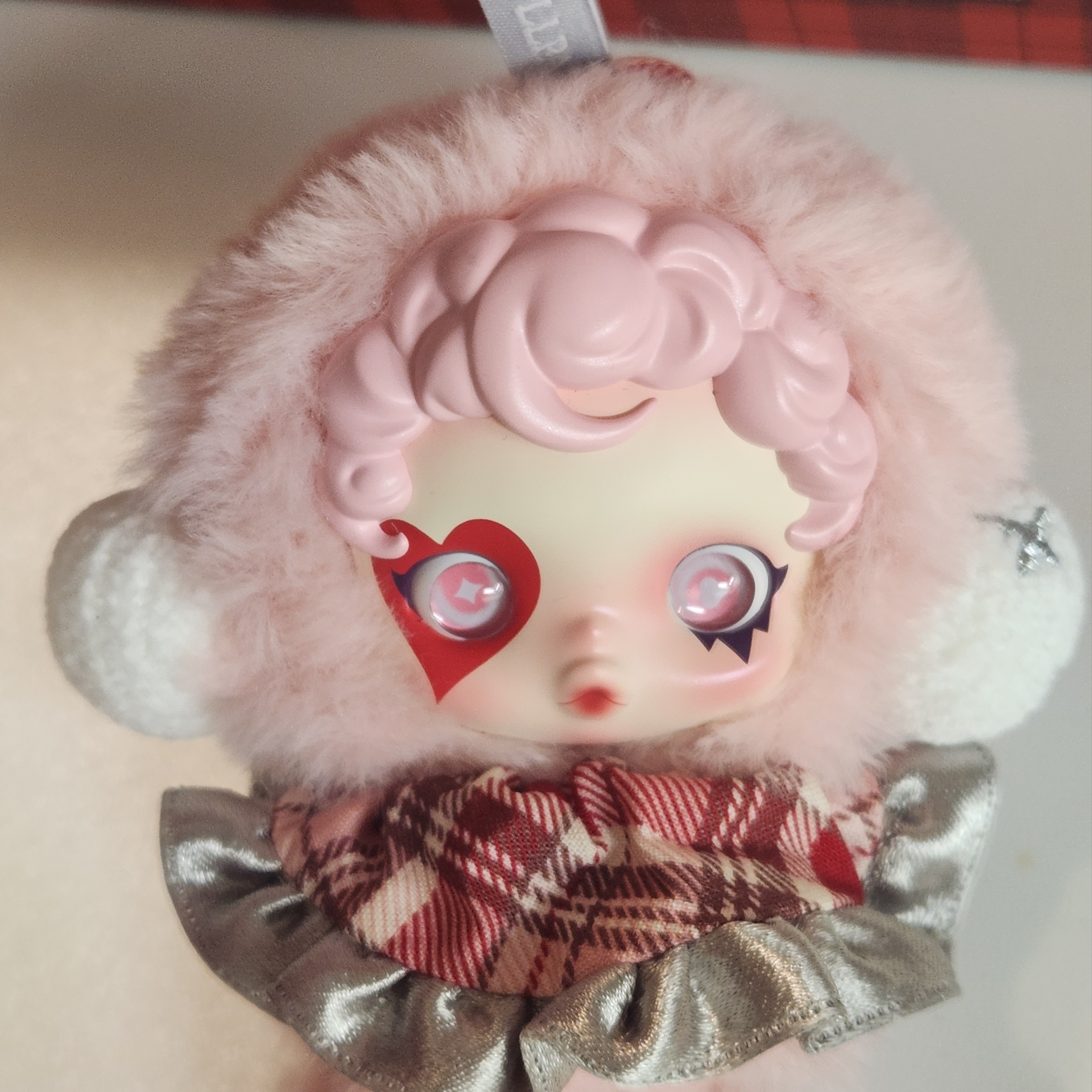 Pop Mart Skullpanda Winter Symphony Series Keyring Rhapsody (Opened Case) 착용 스타일 - 1