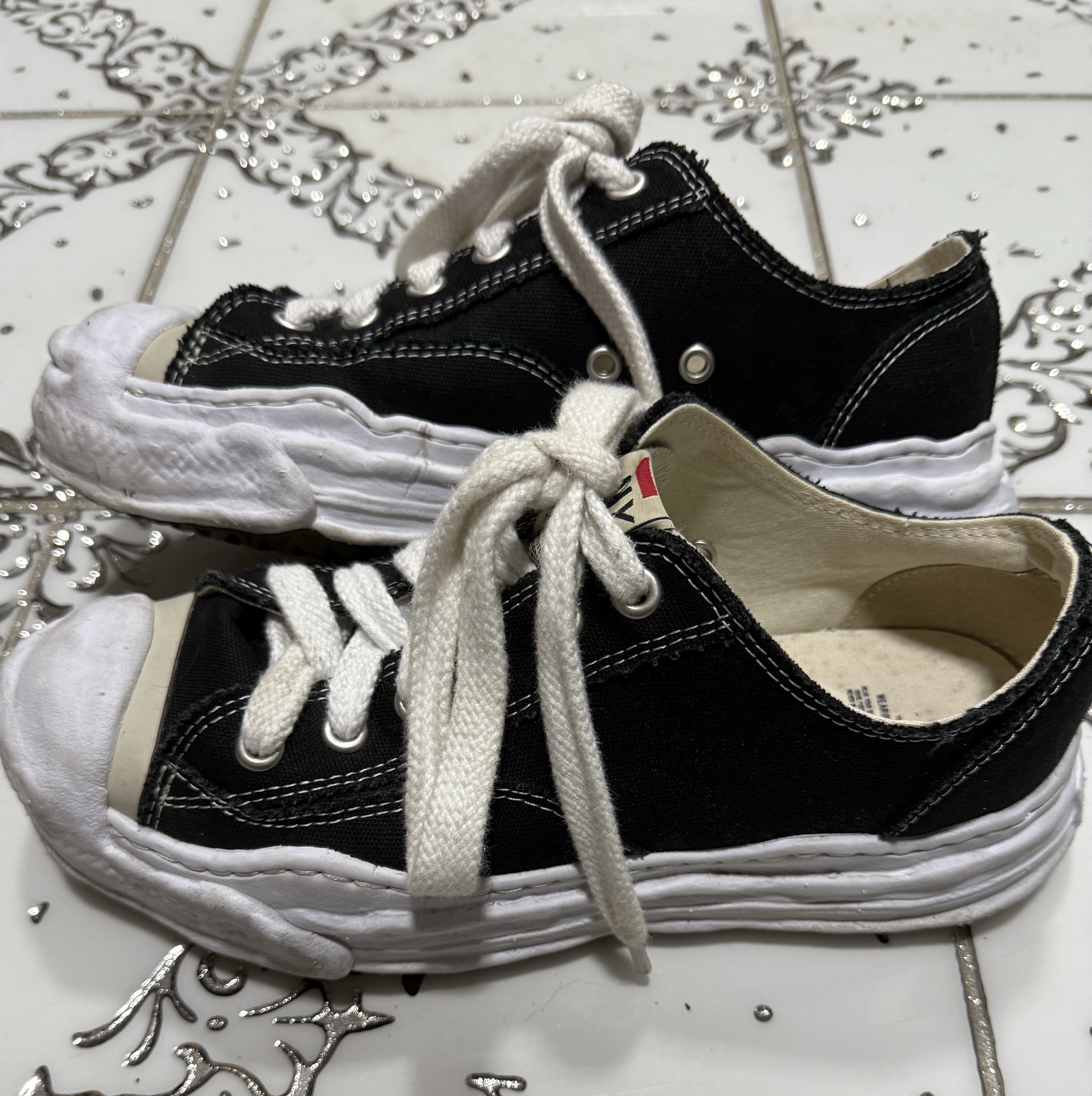 Maison Mihara Yasuhiro Hank OG Sole Canvas Low-top Sneakers Black 착용 스타일
