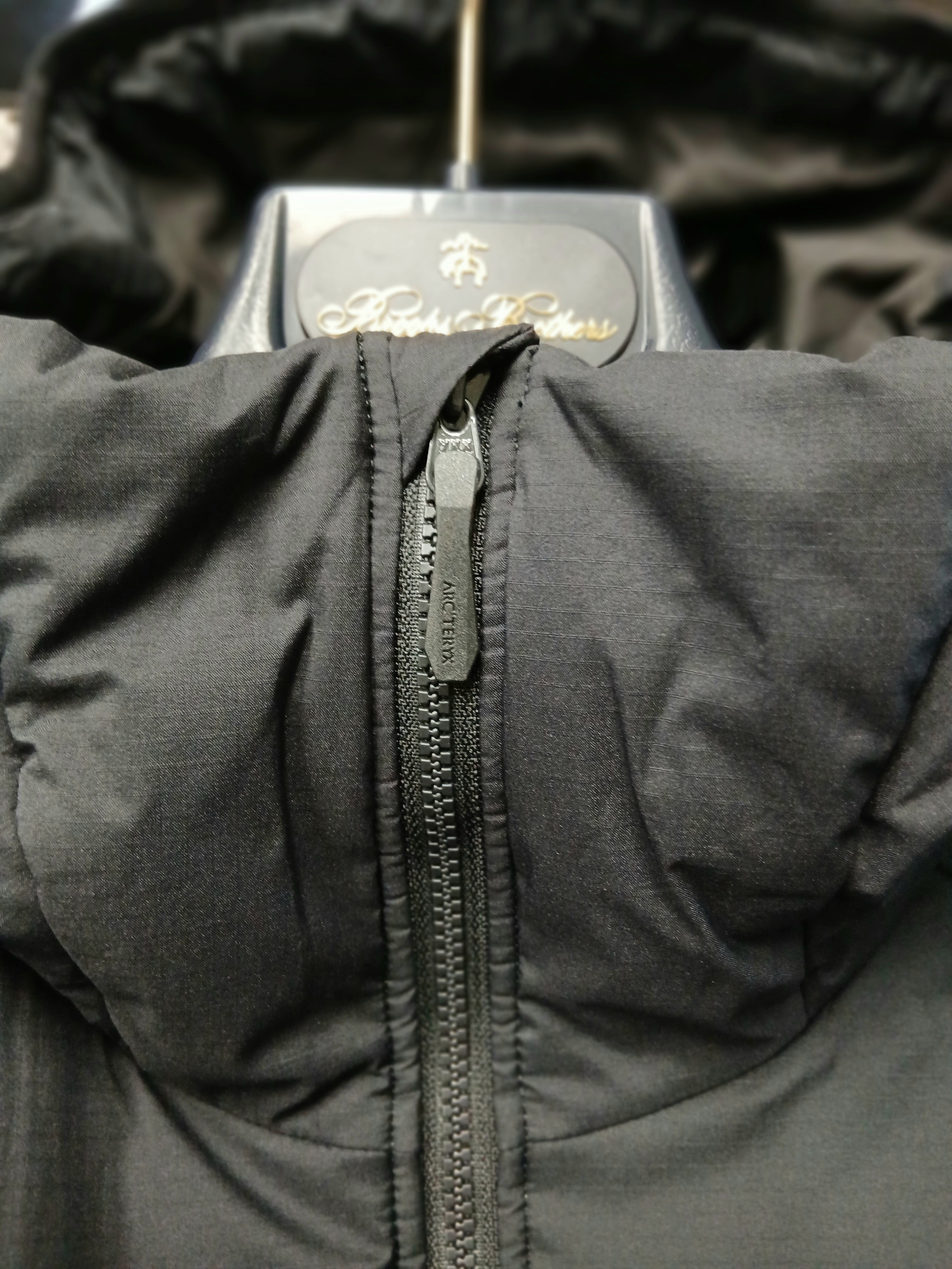 Arc'teryx Atom SV Hoody Black, SANSI Lucky Clover T-Shirts M Black 착용 스타일 - 5