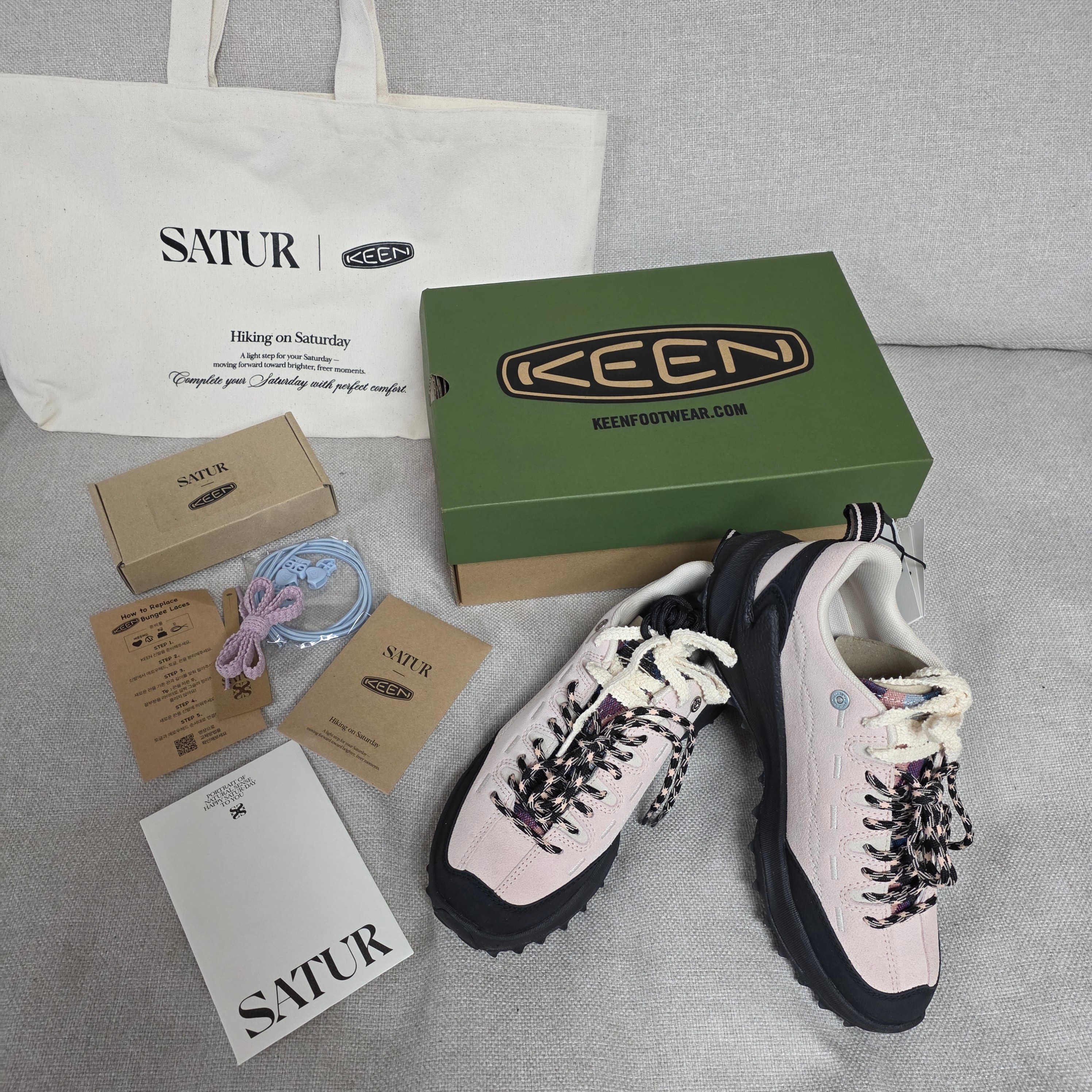 SATUR X KEEN JASPER ZIONIC Light Pink 착용 스타일 - 4