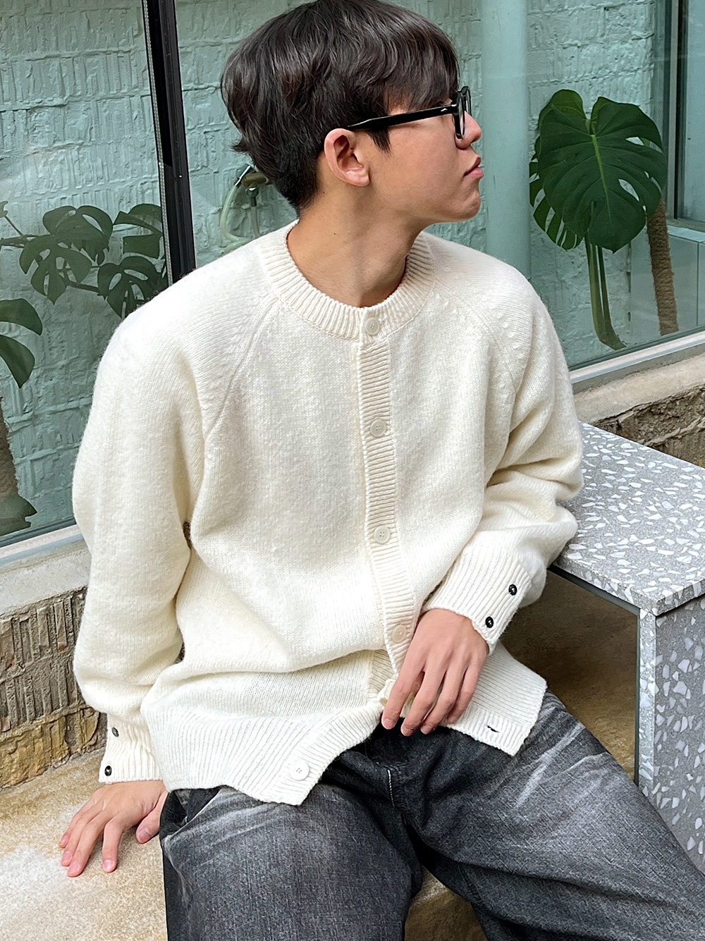 Knitted Shaggy Dog Wool 100% Round Cardigan Ivory 착용 스타일