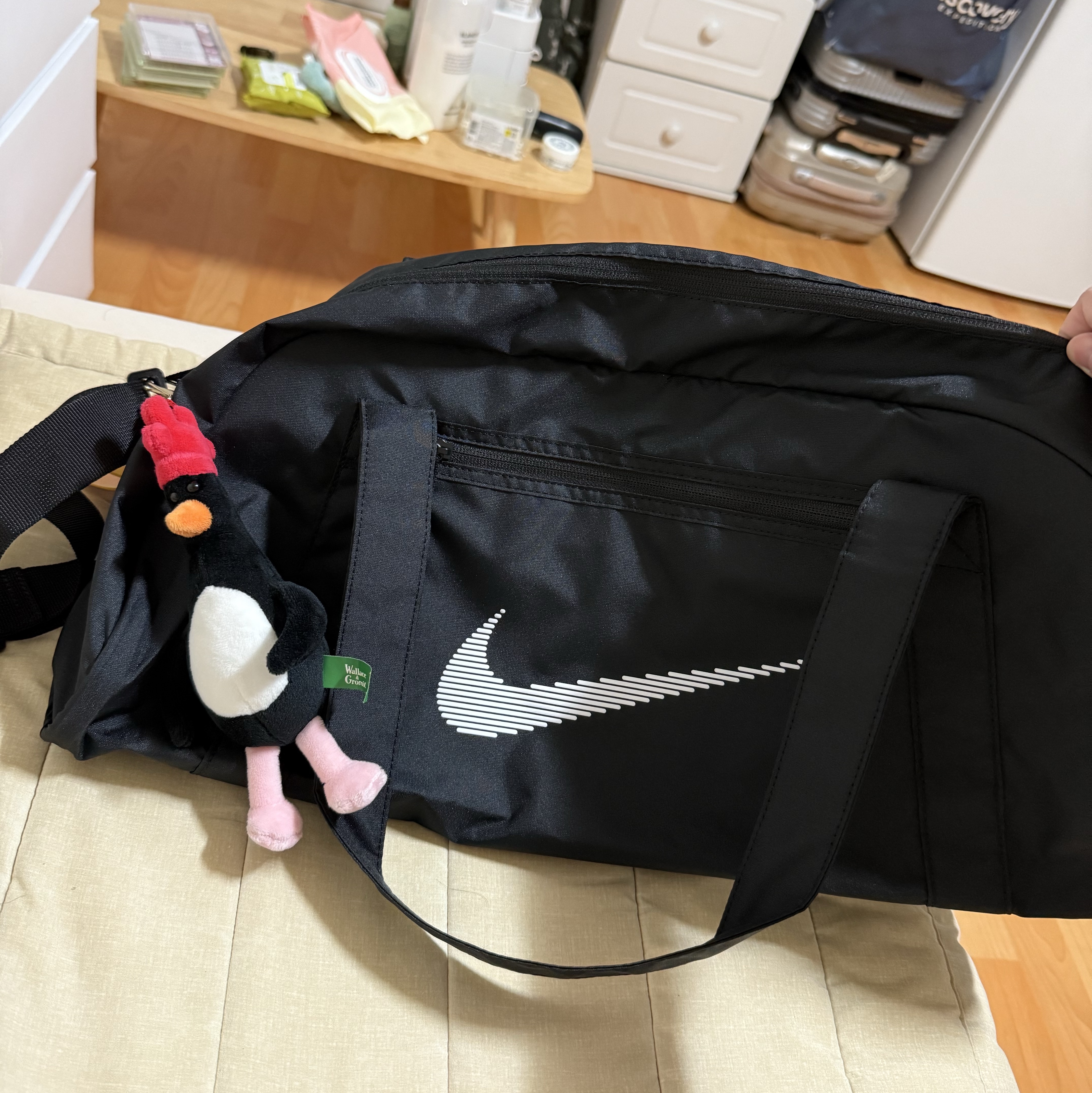 Nike Gym Club Duffle Bag 24L Black 착용 스타일 - 3
