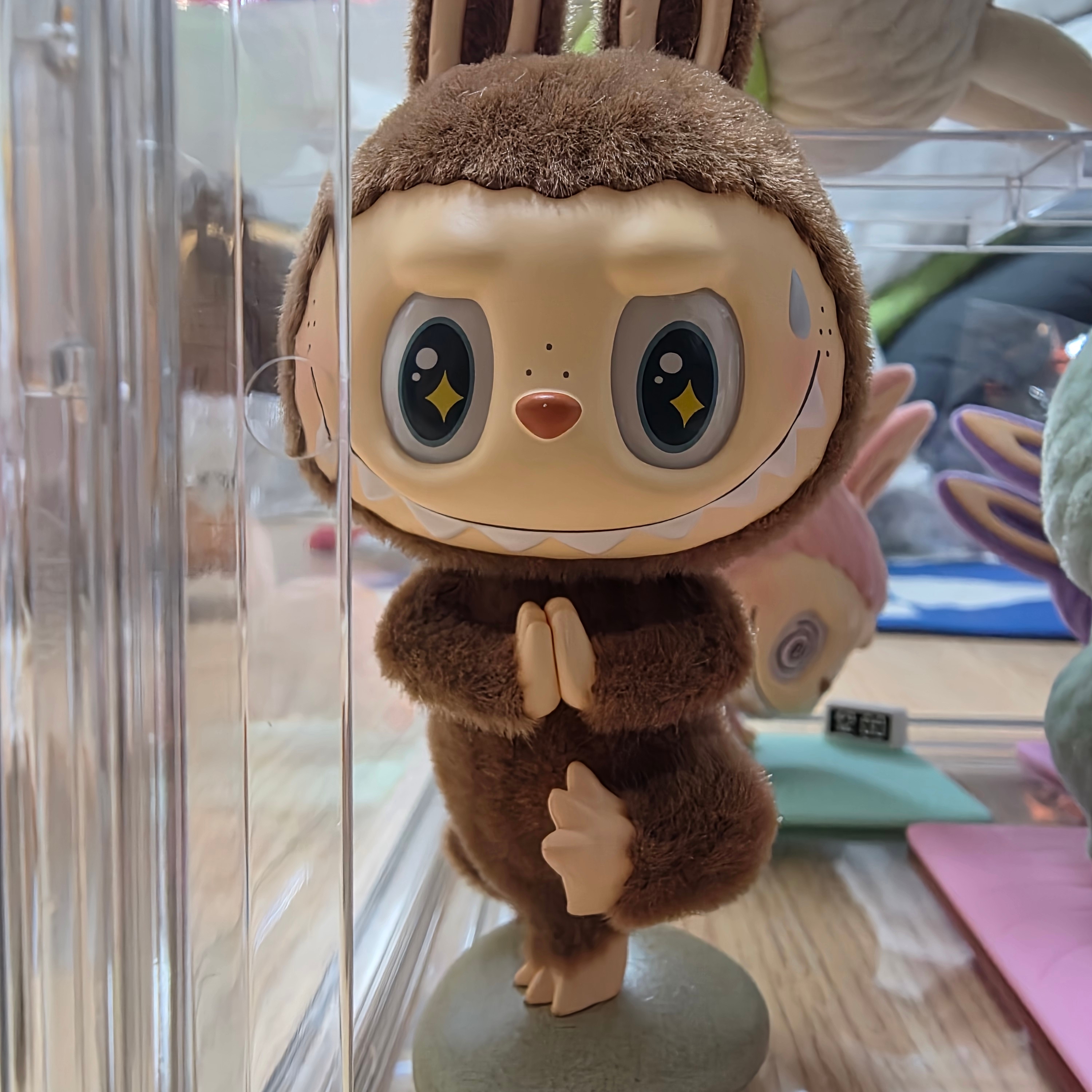 Pop Mart Labubu Lazy Yoga Series Sealed Case (10 Blind Boxes) 착용 스타일