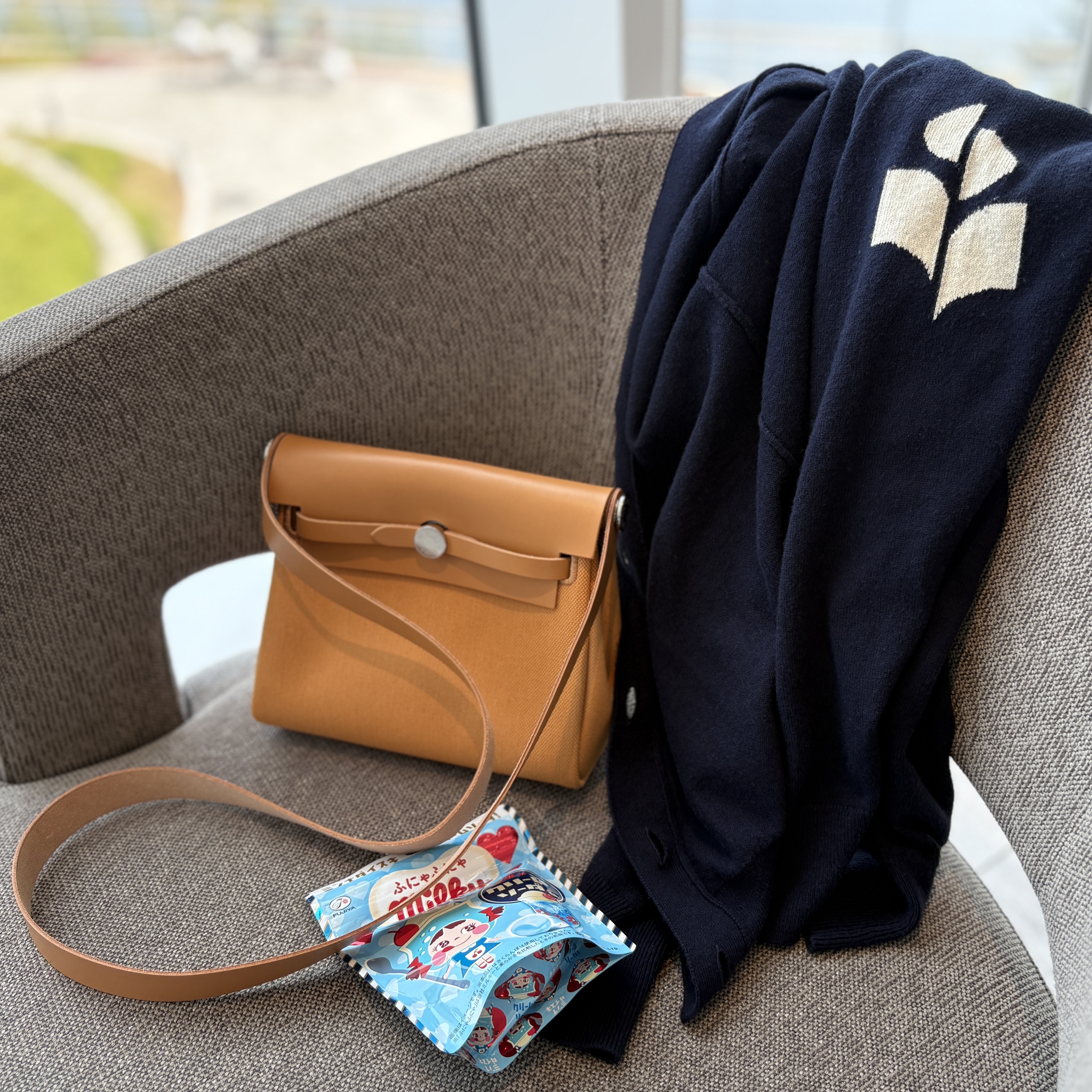 Hermes Herbag Zip 20 Bag Retourne H Viking Canvas Hunter Cowhide & Gold Ecru Beige Fauve 착용 스타일