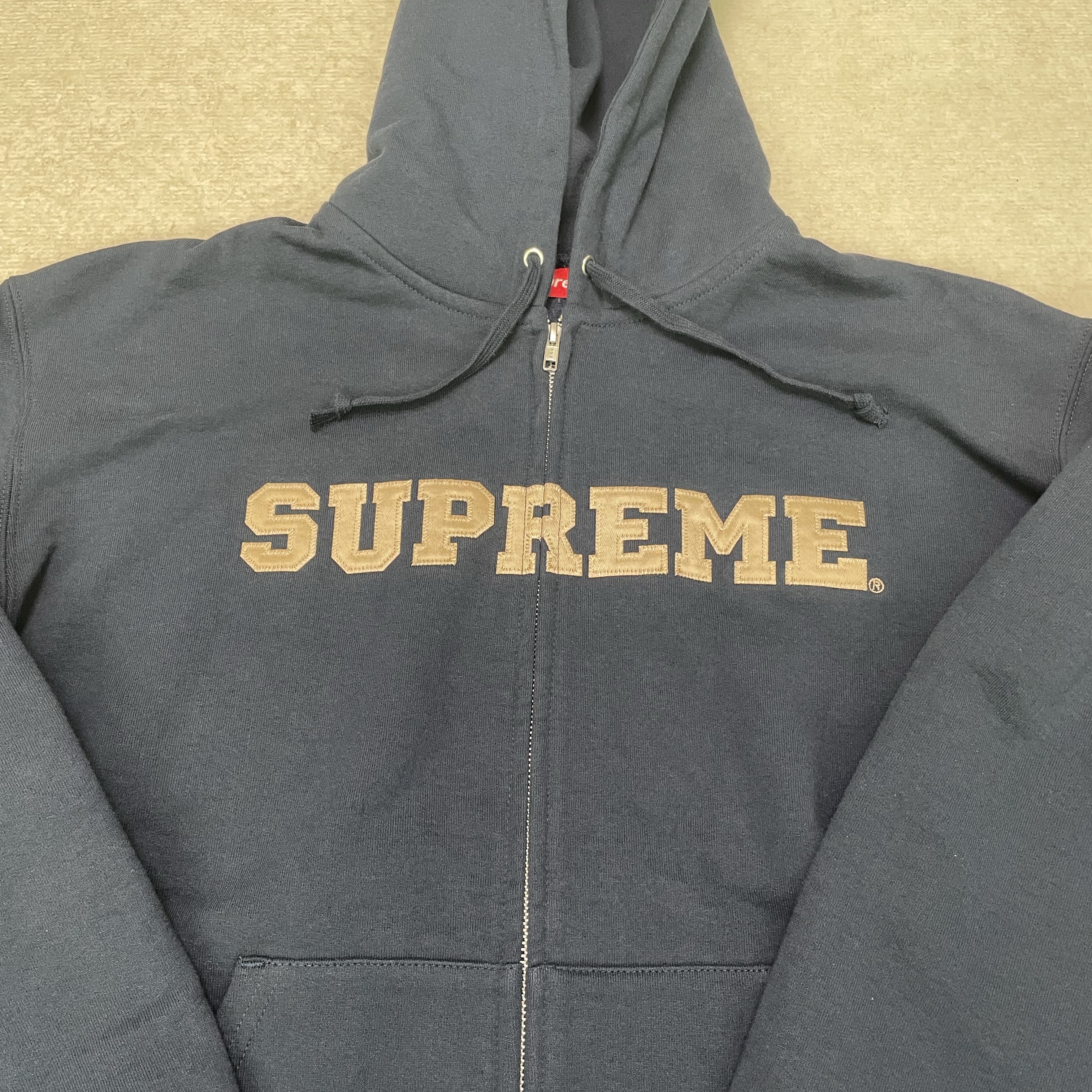 Supreme Collegiate Applique Zip Up Hooded Sweatshirt Navy - 25FW 착용 스타일 - 1