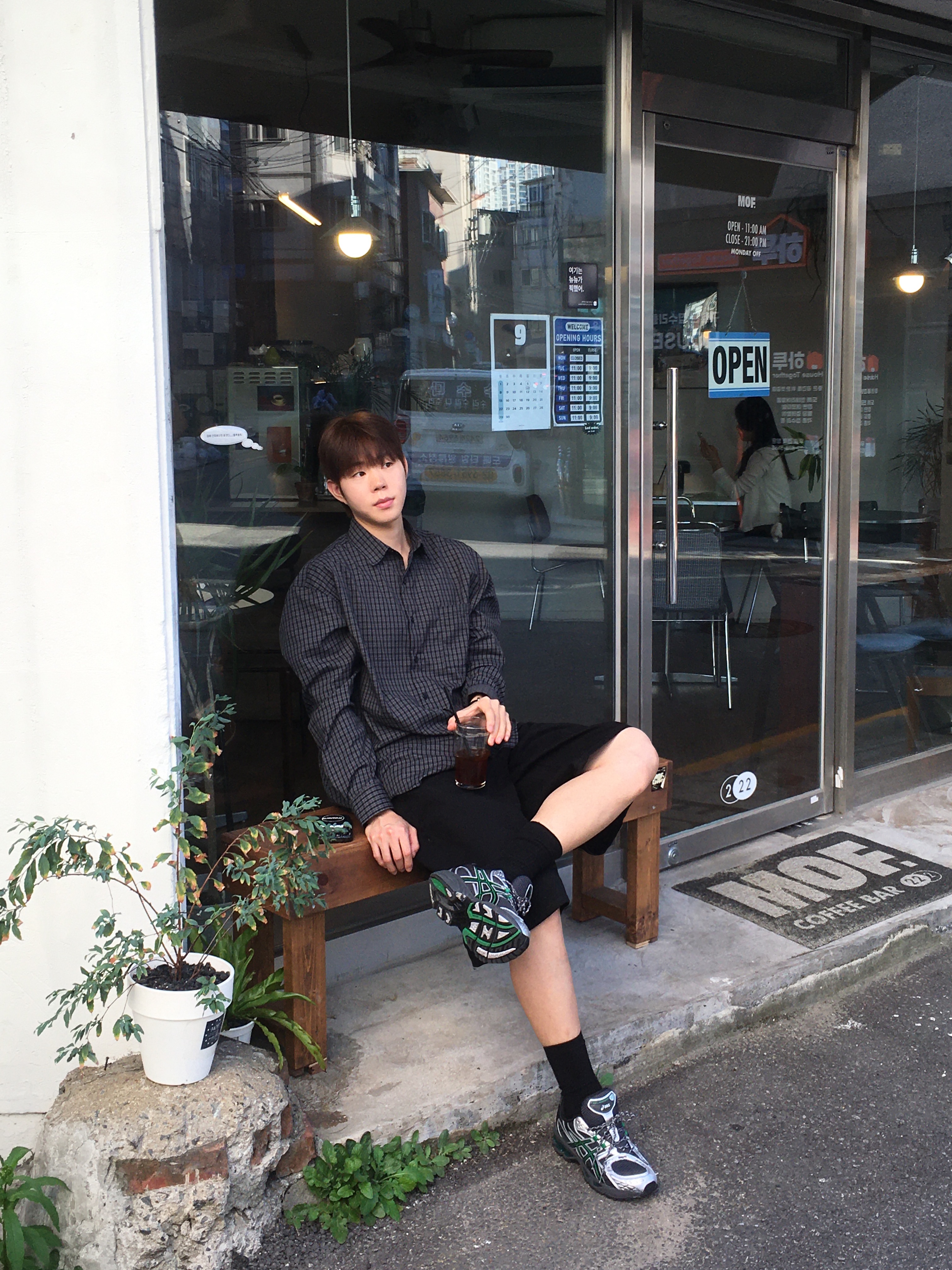 Asics Gel-Nimbus 10.1 Obsidian Grey Green Basil 착용 스타일 - 3