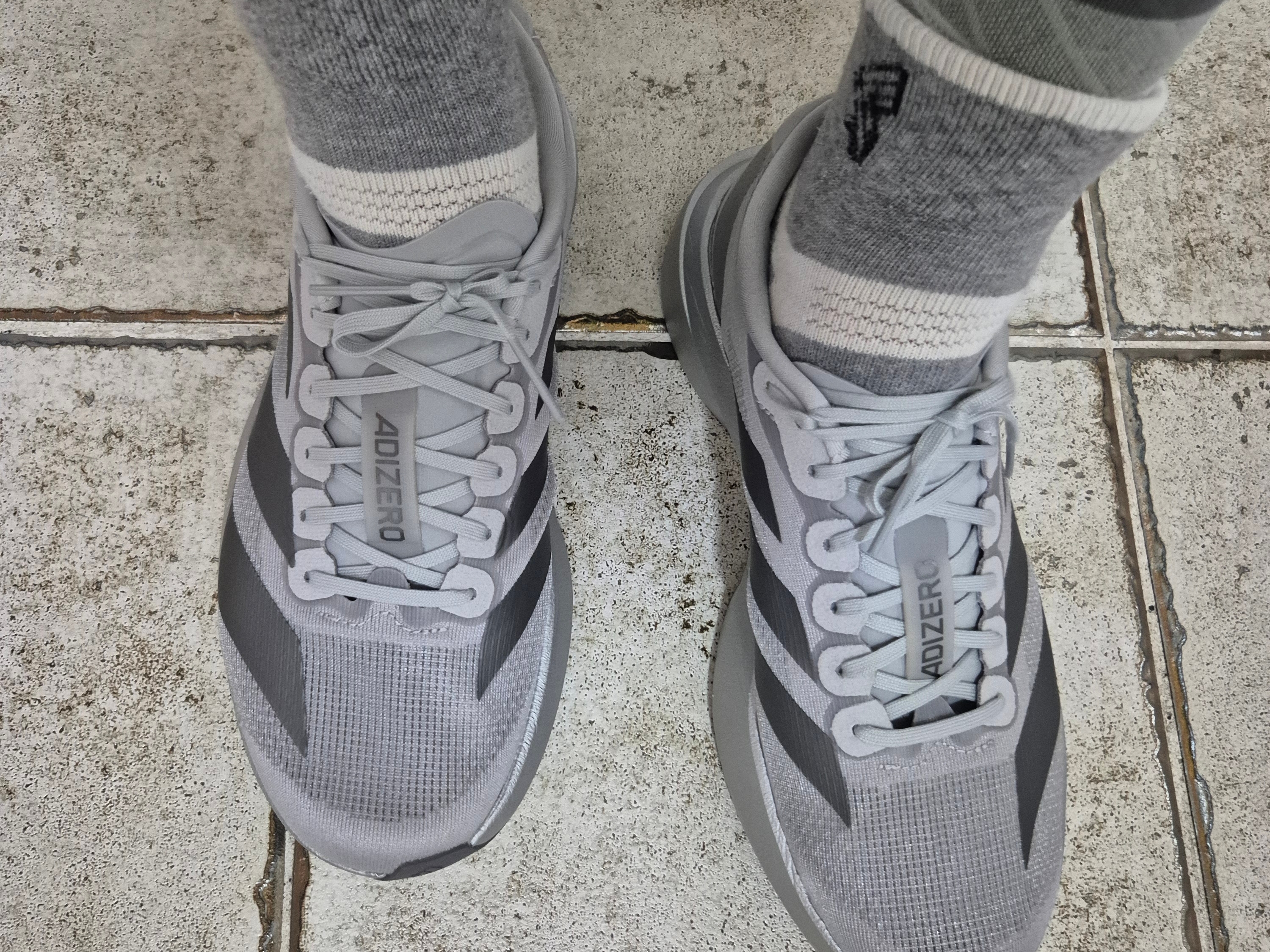 Adidas Adizero EVO SL Silver Metallic Iron Metallic 착용 스타일 - 1