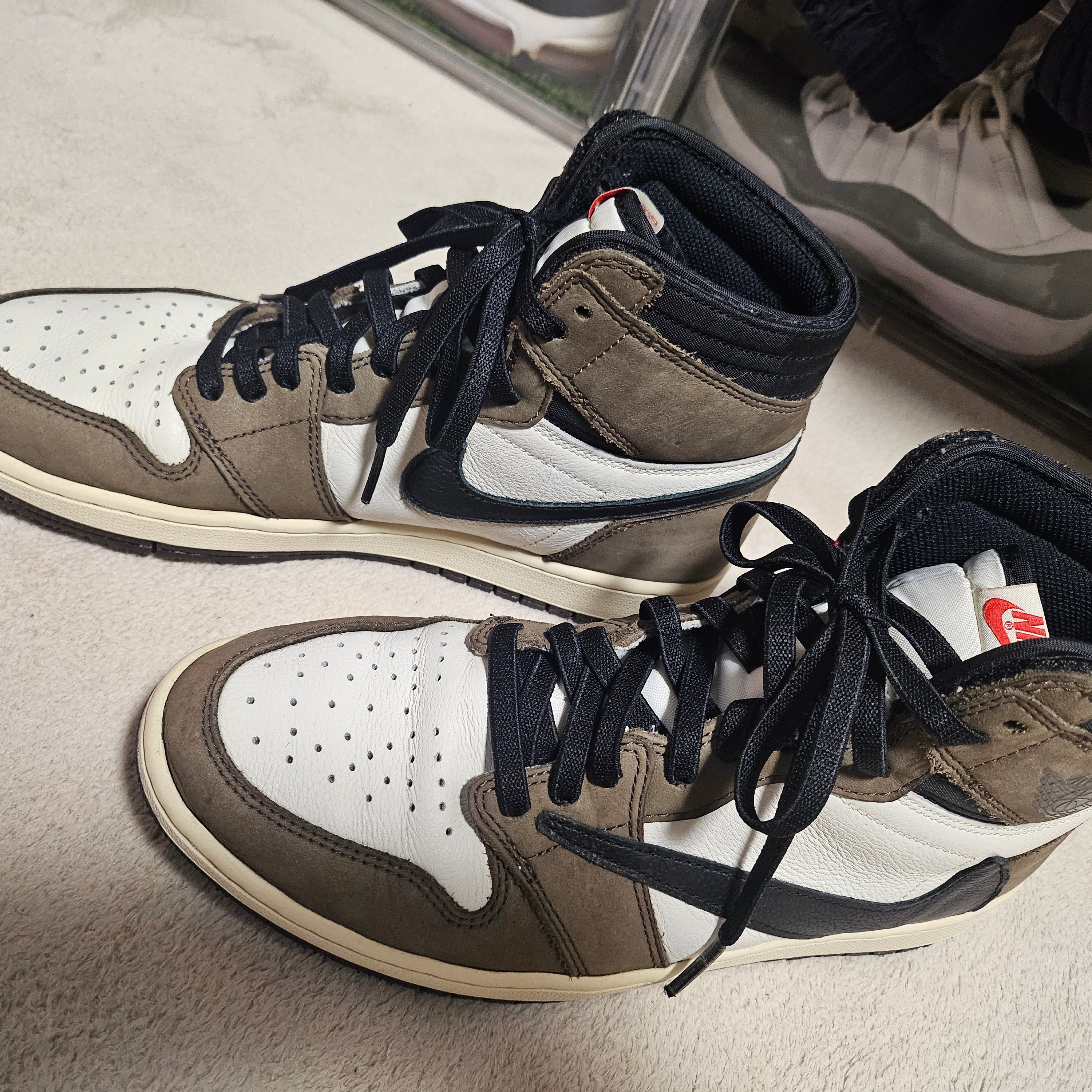 Jordan 1 x Travis Scott Retro High OG SP Mocha 착용 스타일