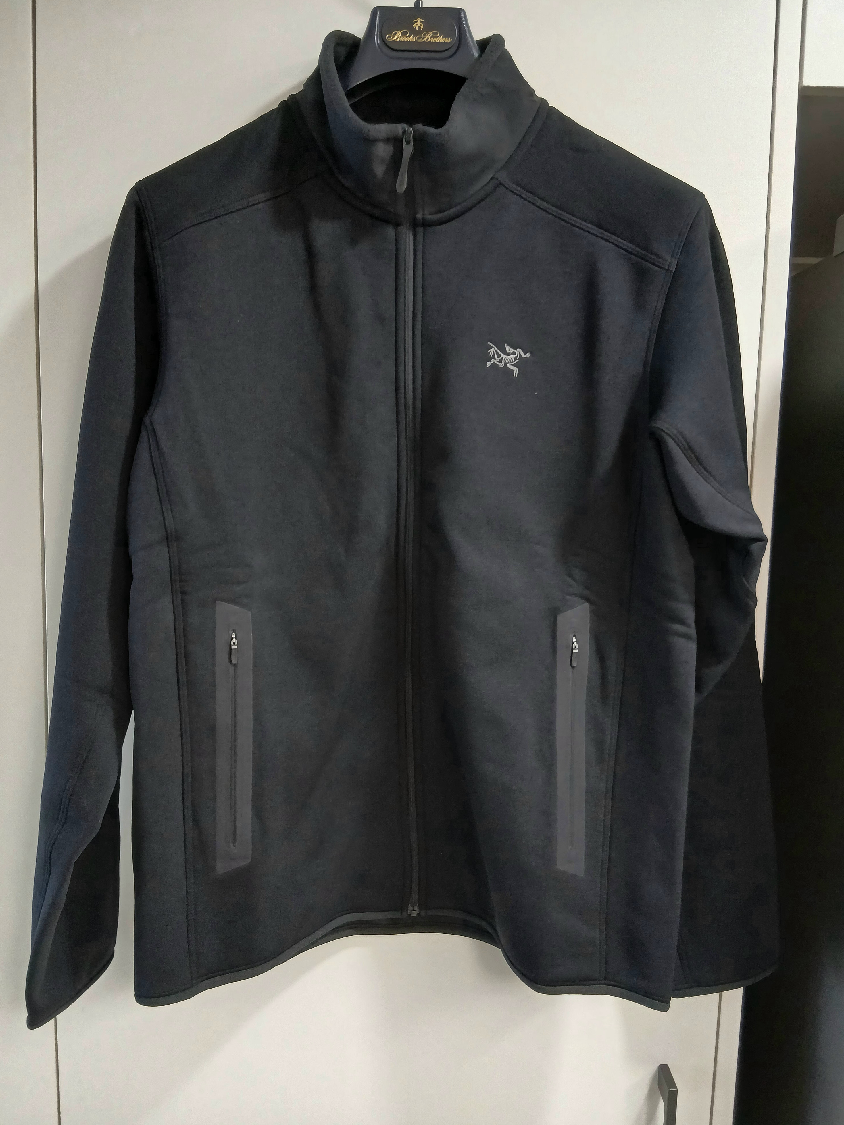 Arc'teryx Kyanite Jacket Black, Arc'teryx Kyanite Lightweight Jacket Black 착용 스타일 - 1