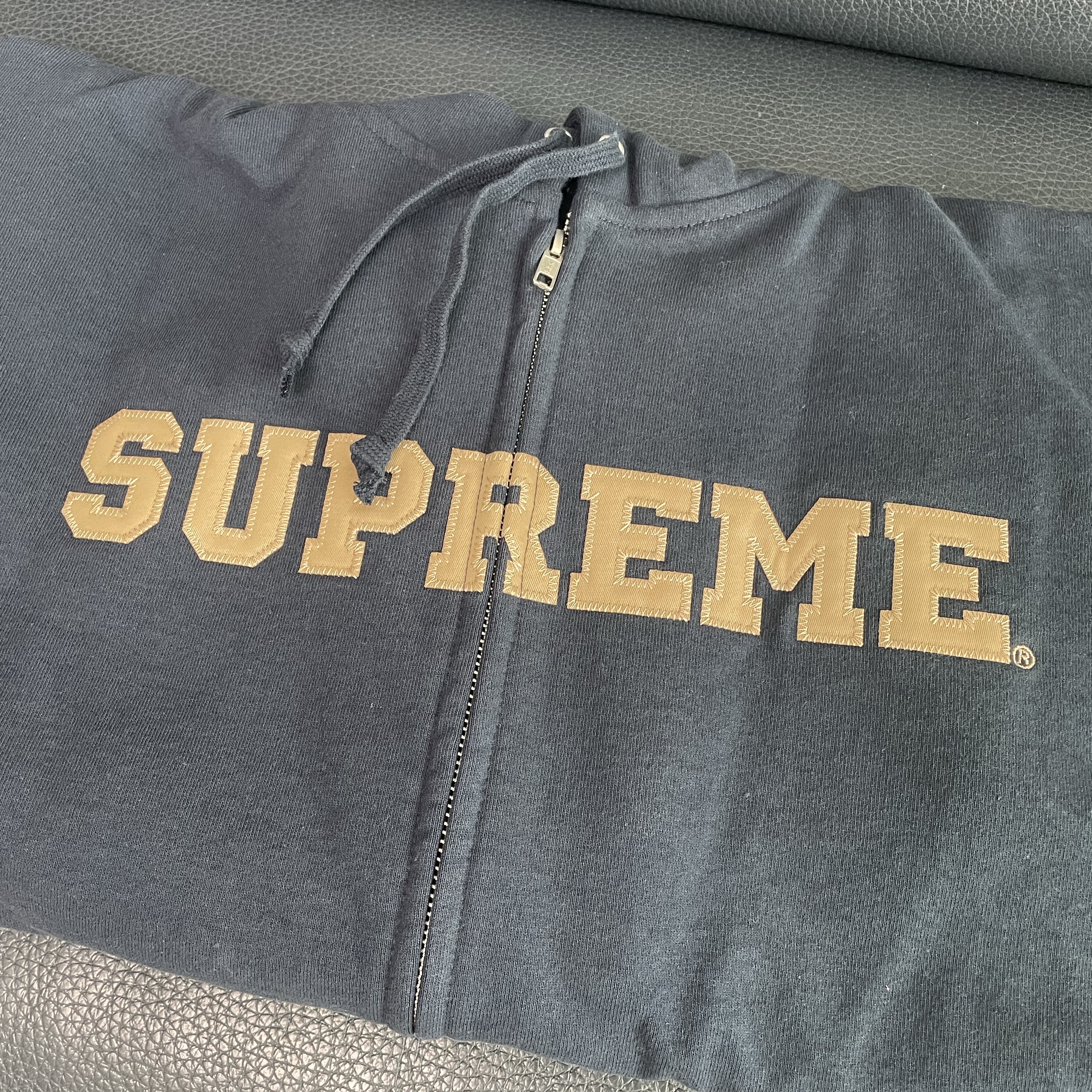 Supreme Collegiate Applique Zip Up Hooded Sweatshirt Navy - 25FW 착용 스타일 - 2
