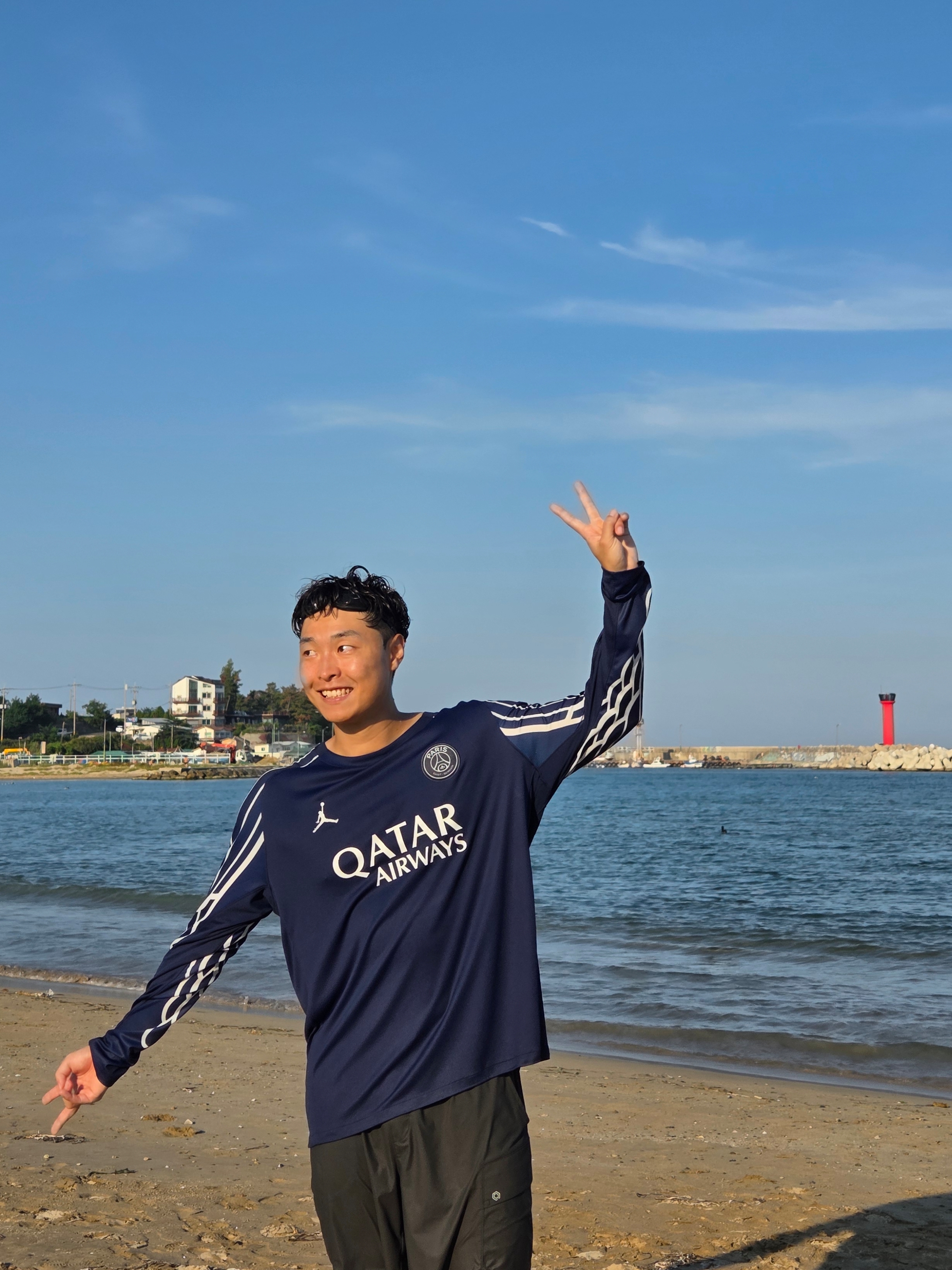 Jordan x Paris Saint-Germain 2024/25 Stadium 4th Dri-Fit Replica Long-Sleeve Jersey Blue Void Phantom (Non Marking Ver.), Patagonia Surf Brimmer Hat Salt Grey 착용 스타일 - 1