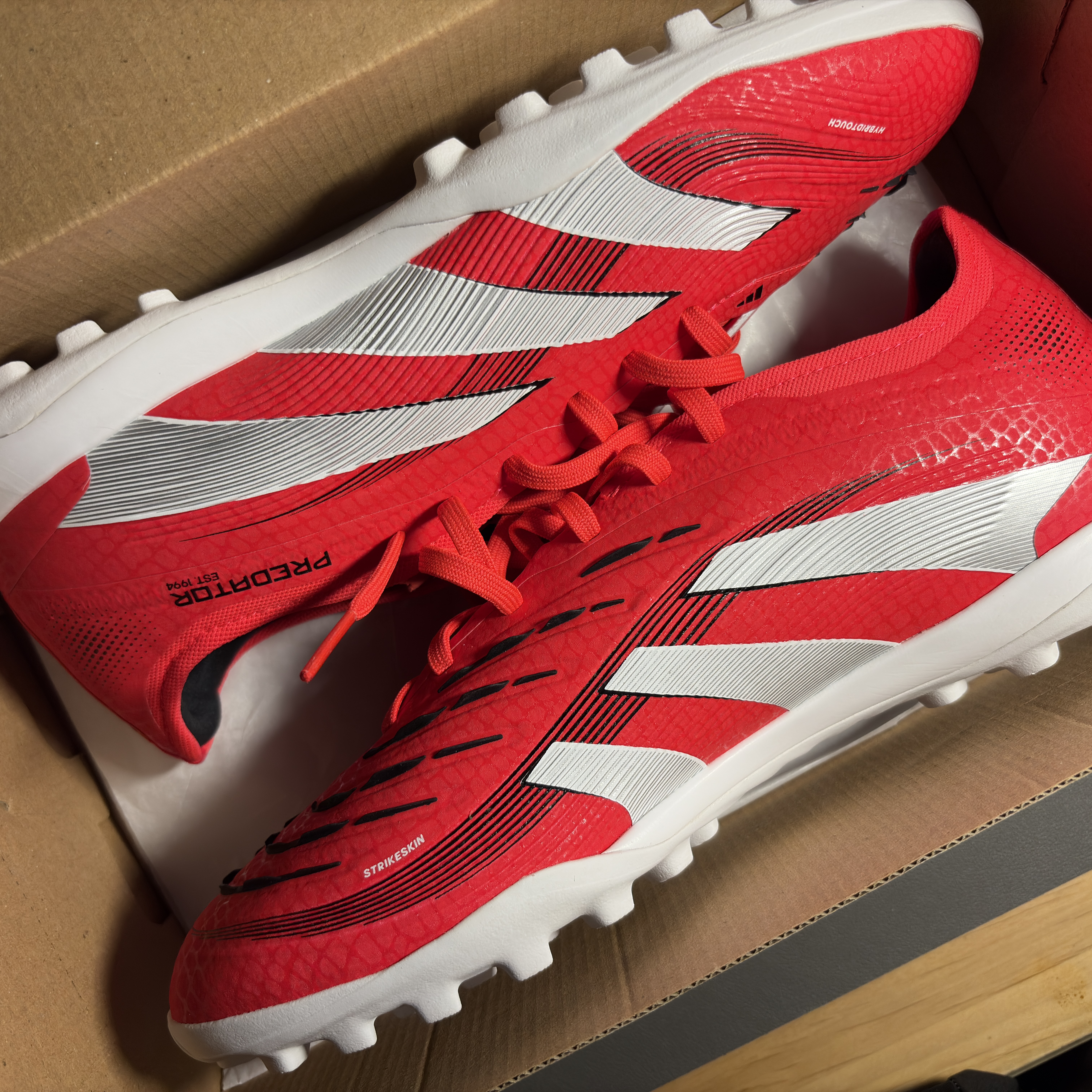 Adidas Predator Pro TF Lucid Red Cloud White 착용 스타일