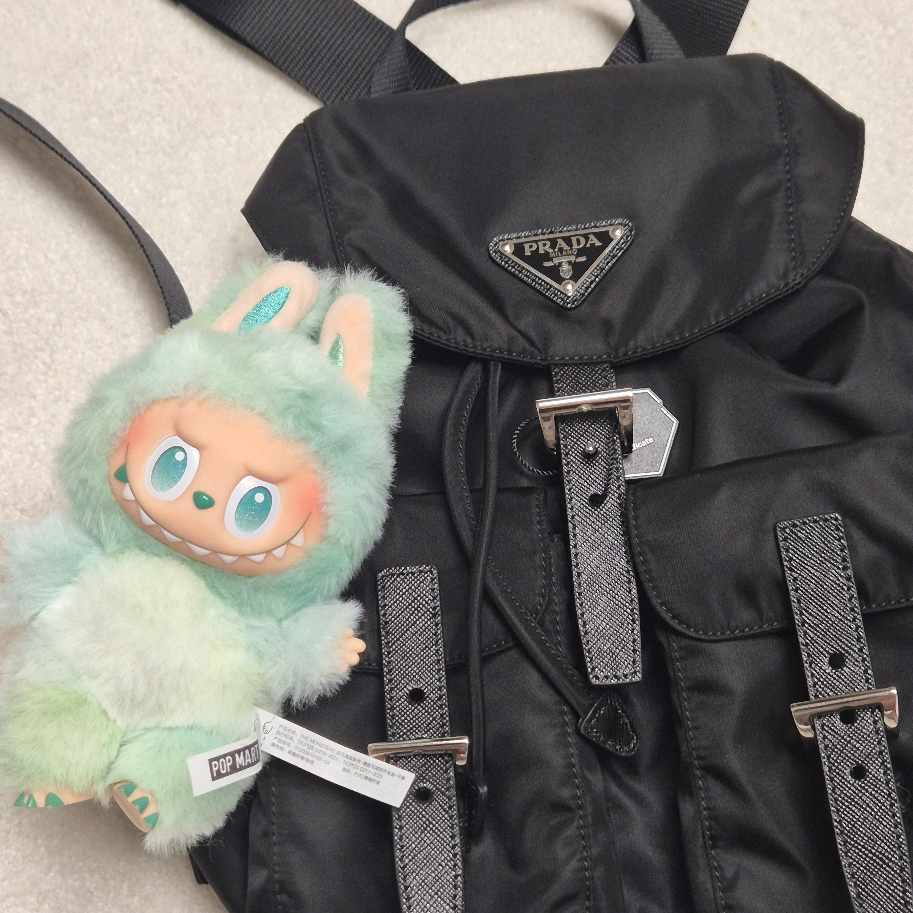 Prada Re-Nylon Small Backpack Black 착용 스타일