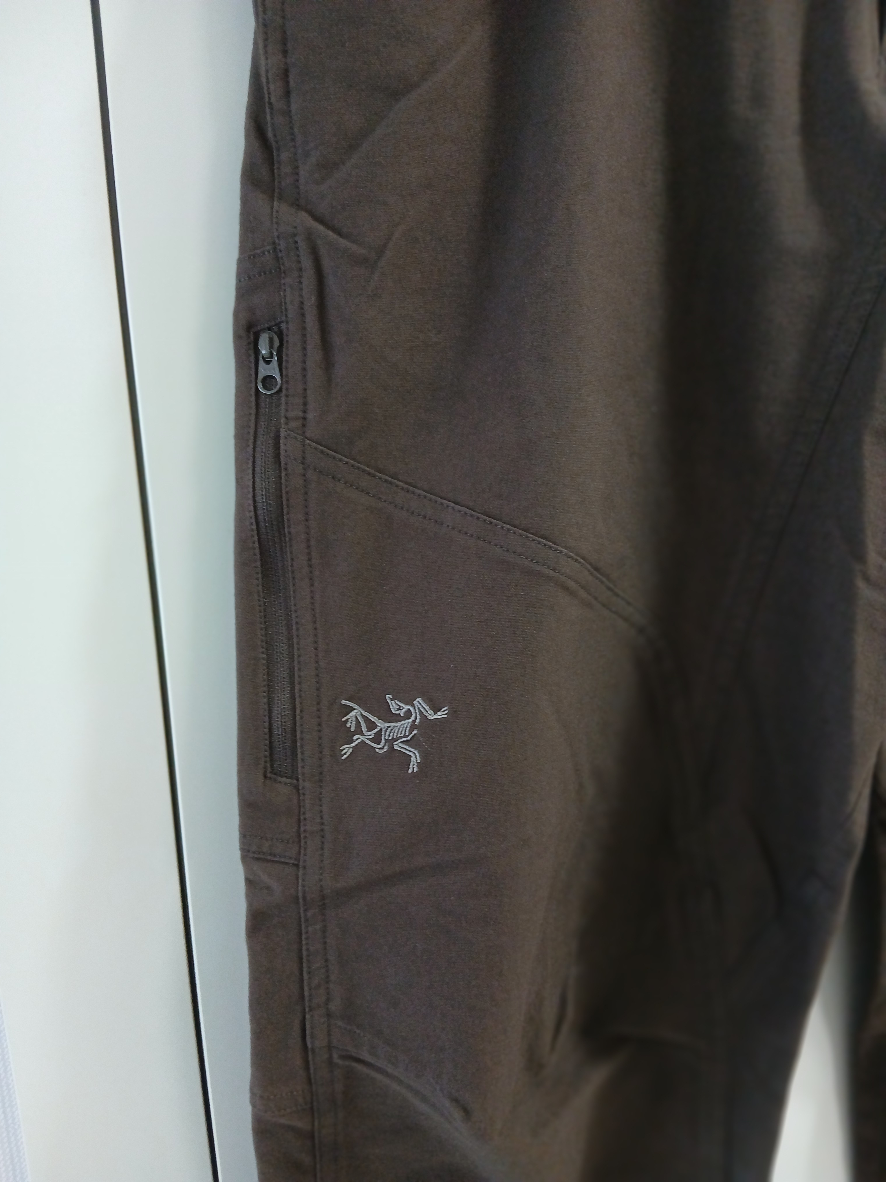 Arc'teryx Cronin Cotton Pants Carob, SANSI Yin Yang Snake T-Shirts Black 착용 스타일 - 5