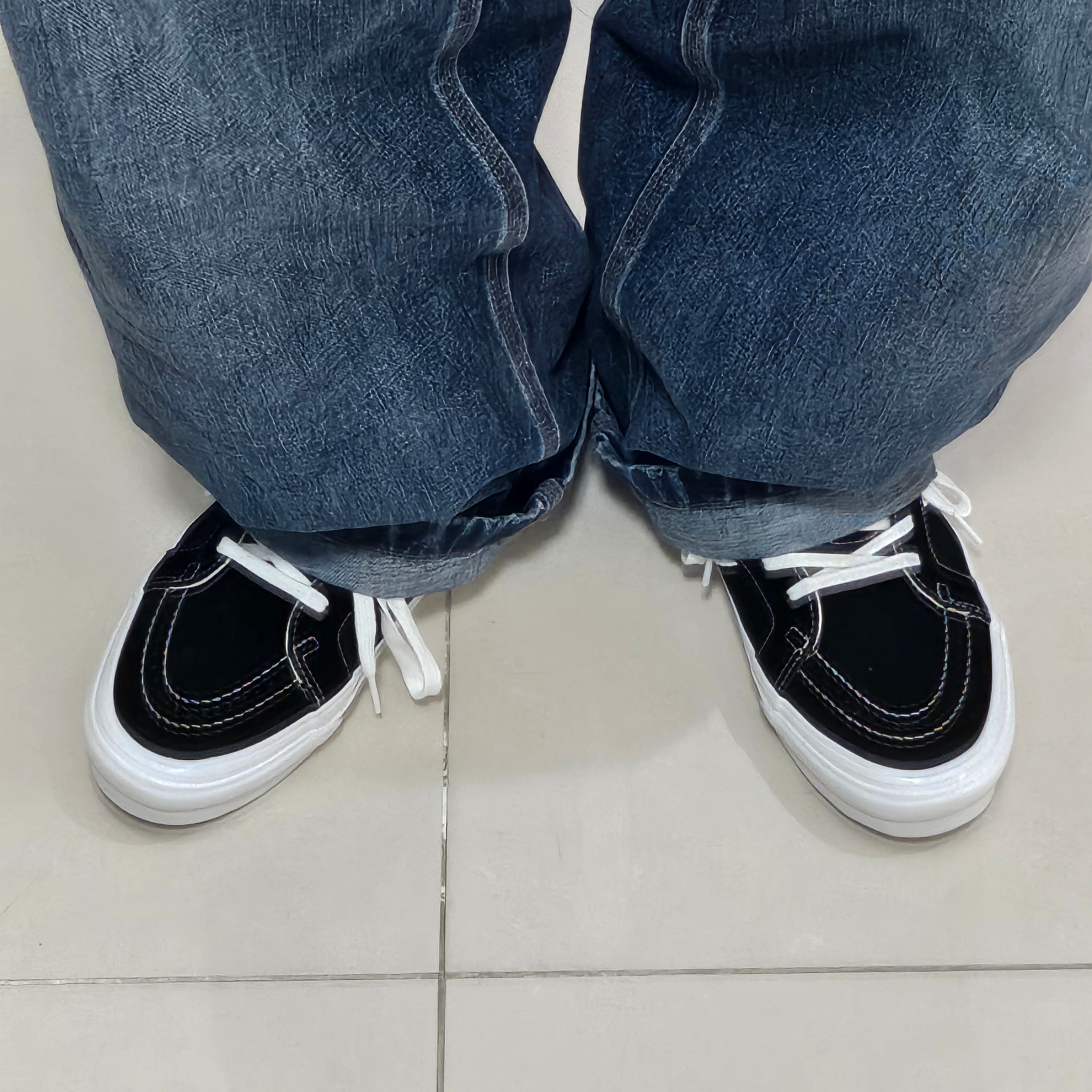 Vans Vault OG Sk8-Hi LX Black, (W) Carhartt WIP Brandon Single Knee Pant Camano Blue Dark Used Wash 착용 스타일