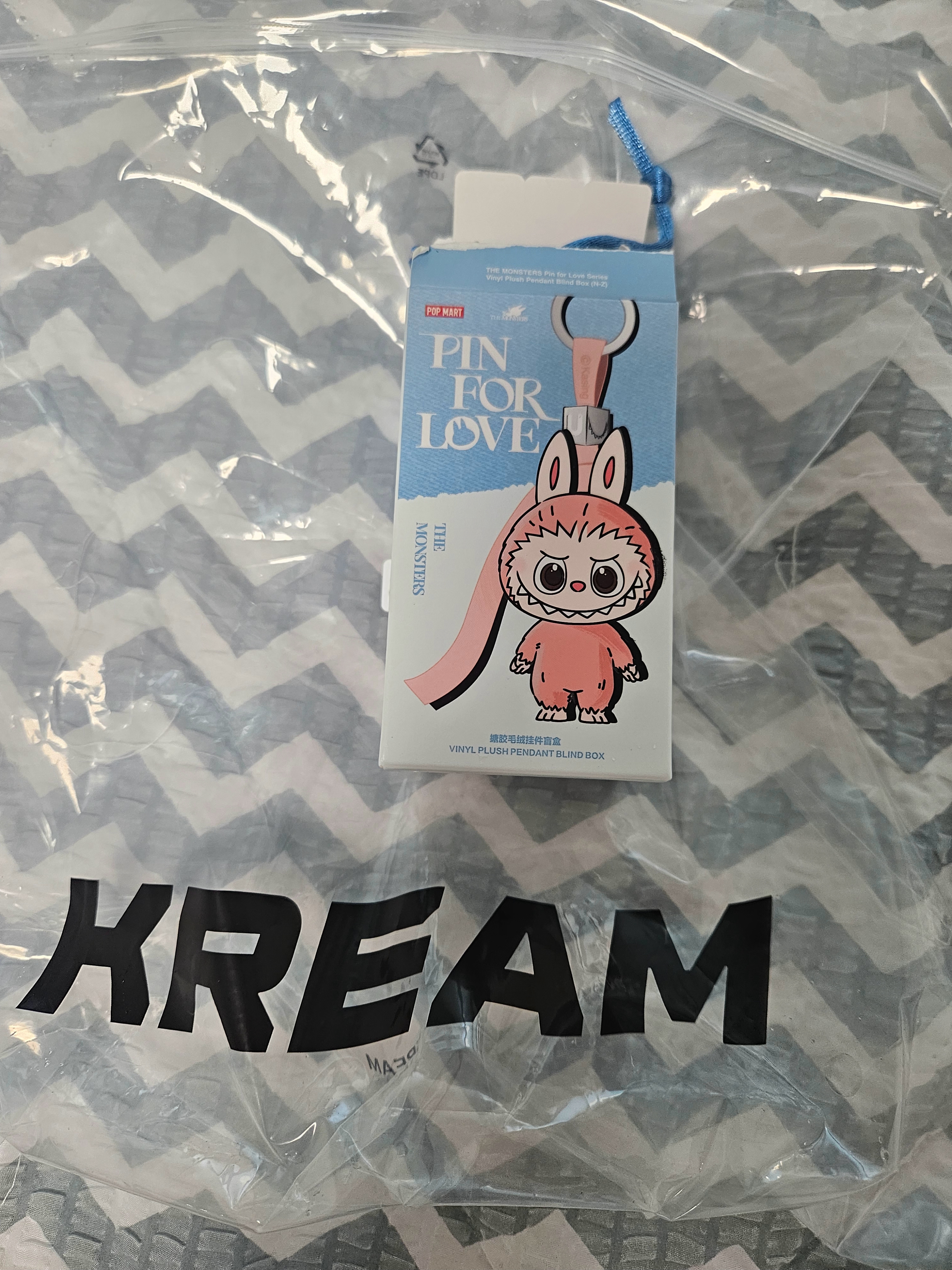 Pop Mart Labubu The Monsters Pin For Love Series Vinyl Plush Pendant (N-Z) T (Opened Case) 착용 스타일 - 3