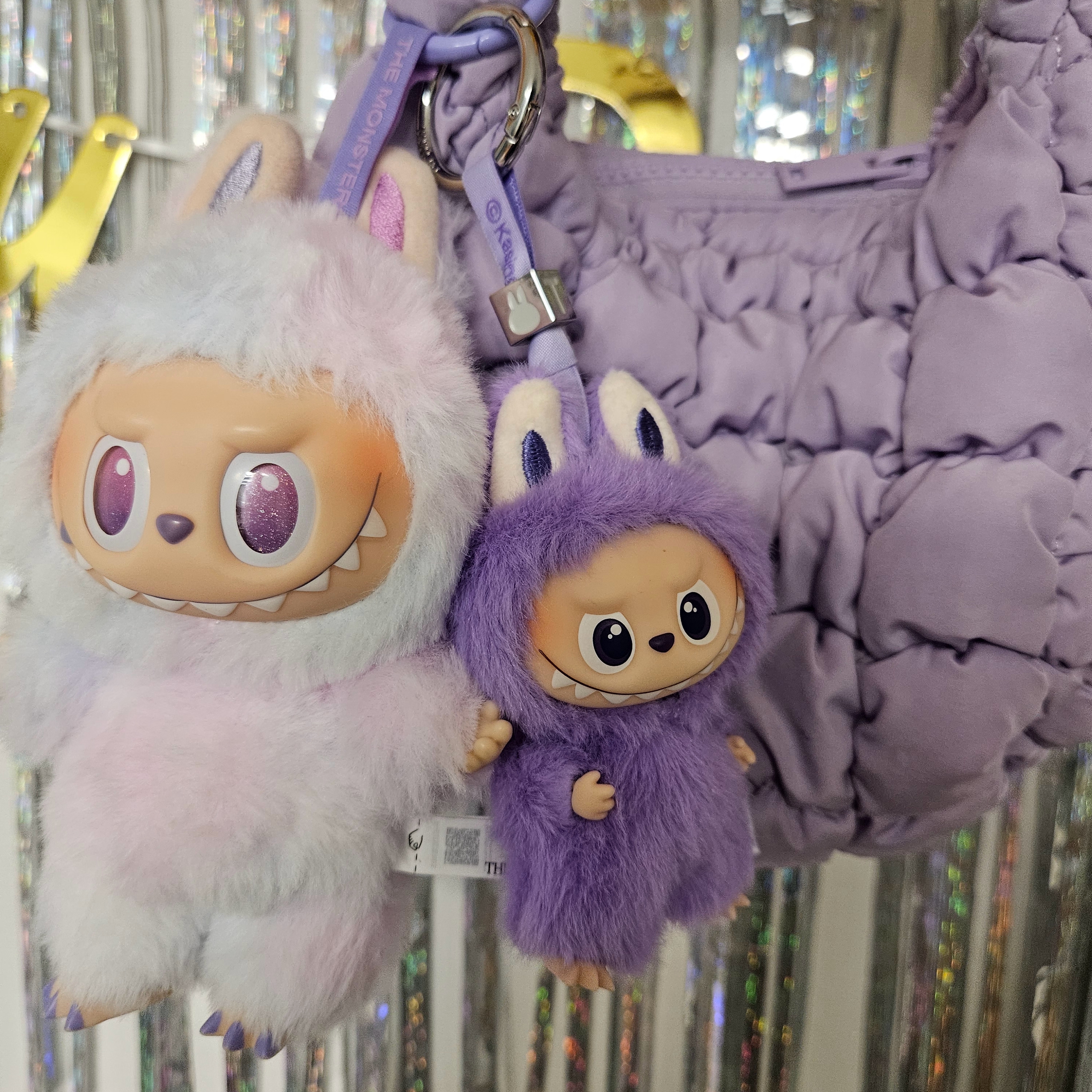Pop Mart Labubu The Monsters Pin For Love Series Vinyl Plush Pendant (N-Z) T (Opened Case), Pop Mart Labubu The Monsters Highlight Series Luck Keyring (Opened Case) 착용 스타일 - 1
