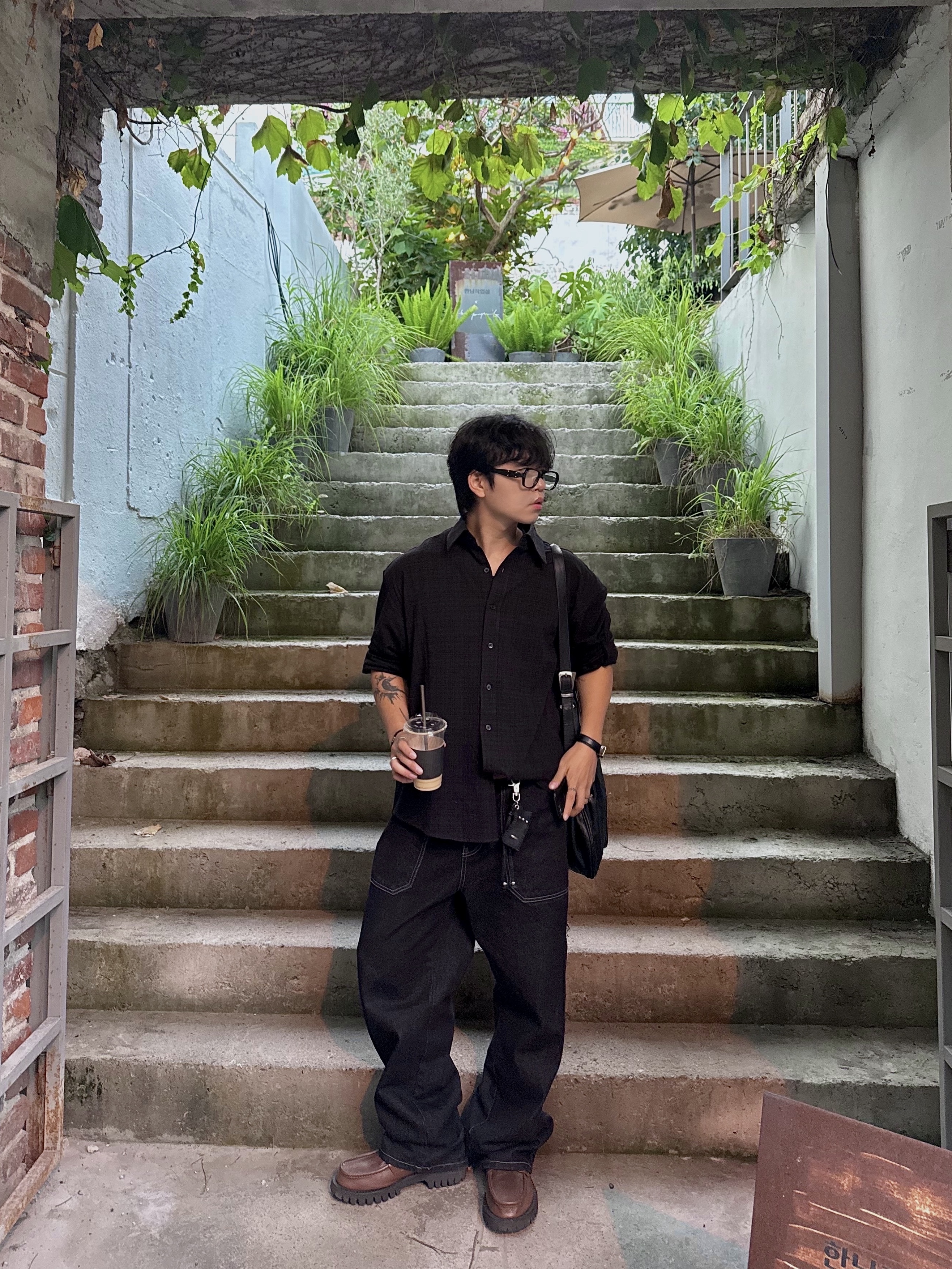 Gentle Monster x Maison Margiela MM114 Black Clear 착용 스타일 - 1
