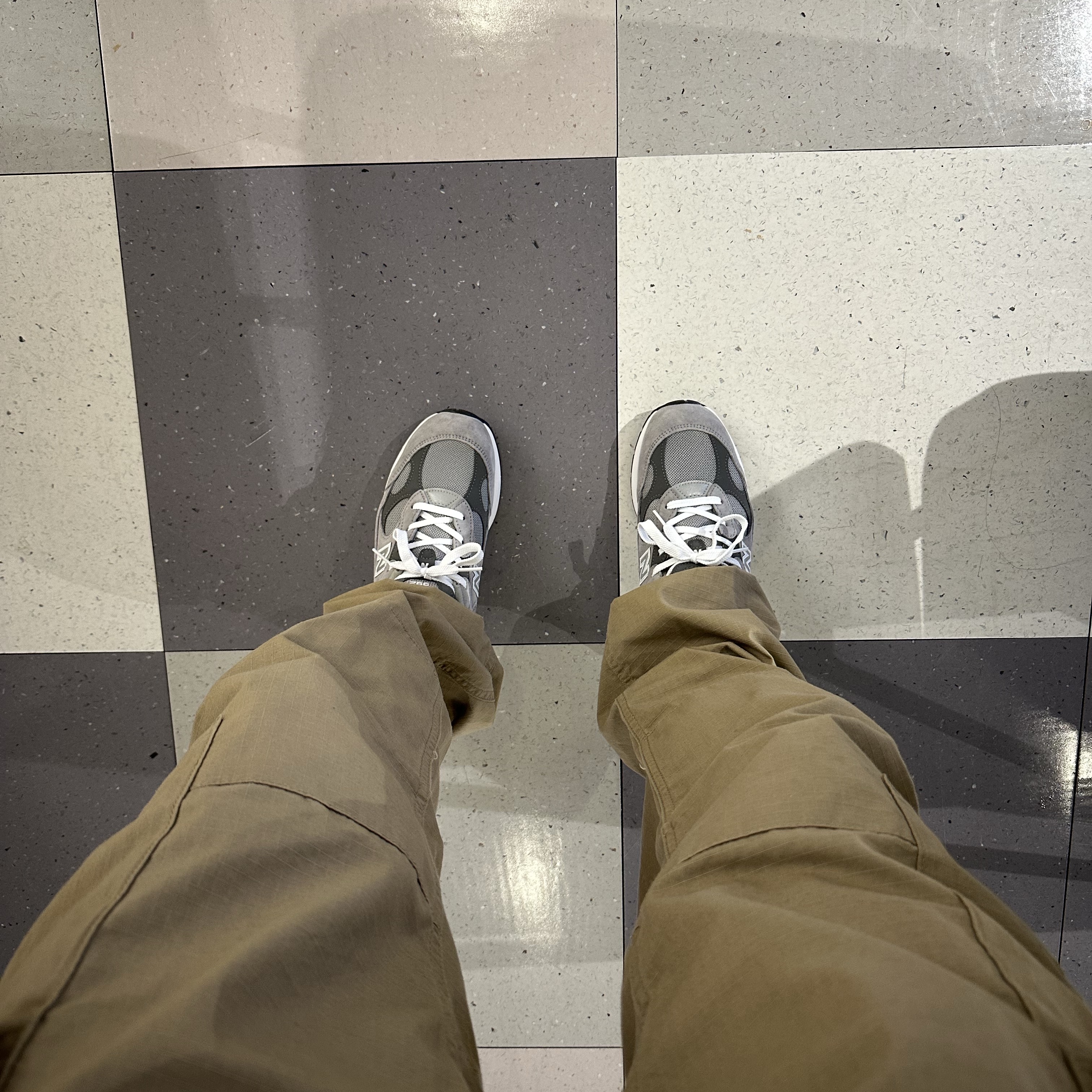 New Balance 992 Made in USA Core Grey Silver Metallic 착용 스타일