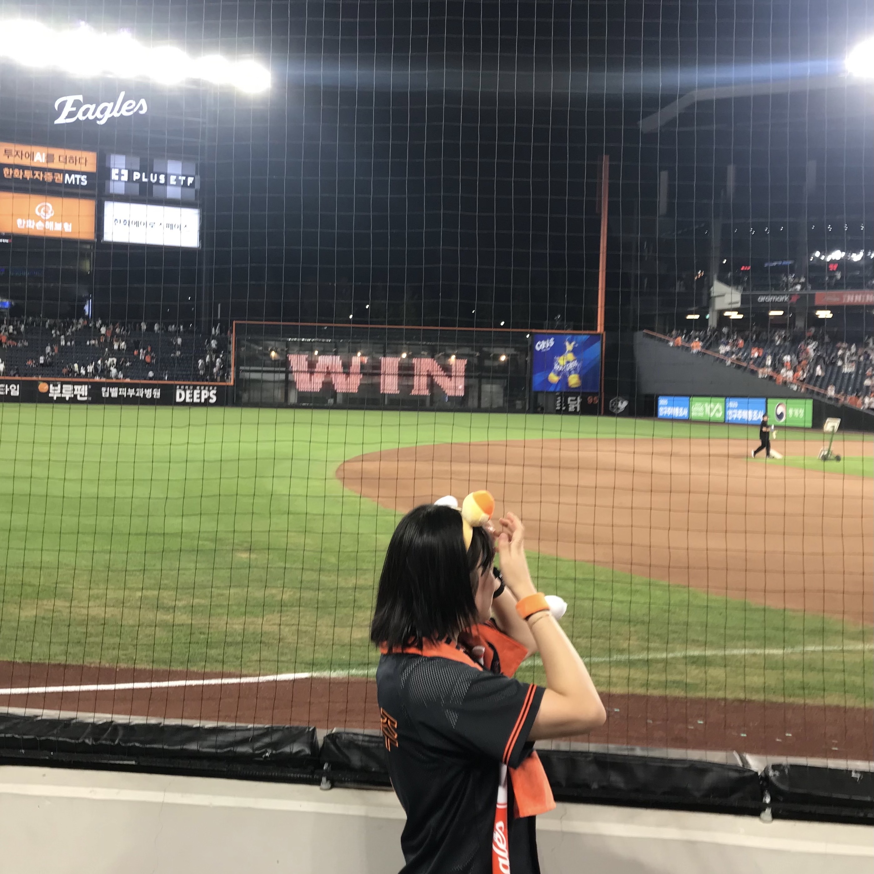 Hanwha Eagles X KUMDORI Cheering Bat, Hanwha Eagles X KUMDORI Hairband 착용 스타일