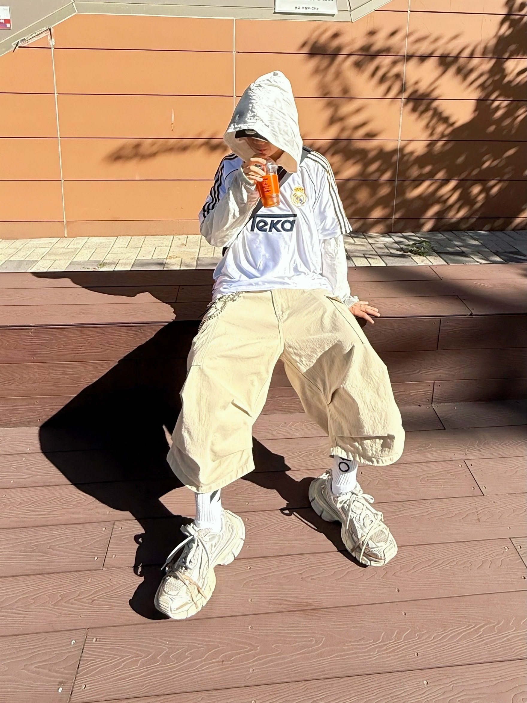 Nonnod Side Cargo Shorts Beige, Adidas Real Madrid 99/00 Home Jersey White - KR Sizing (Non Marking Ver.) 착용 스타일 - 2