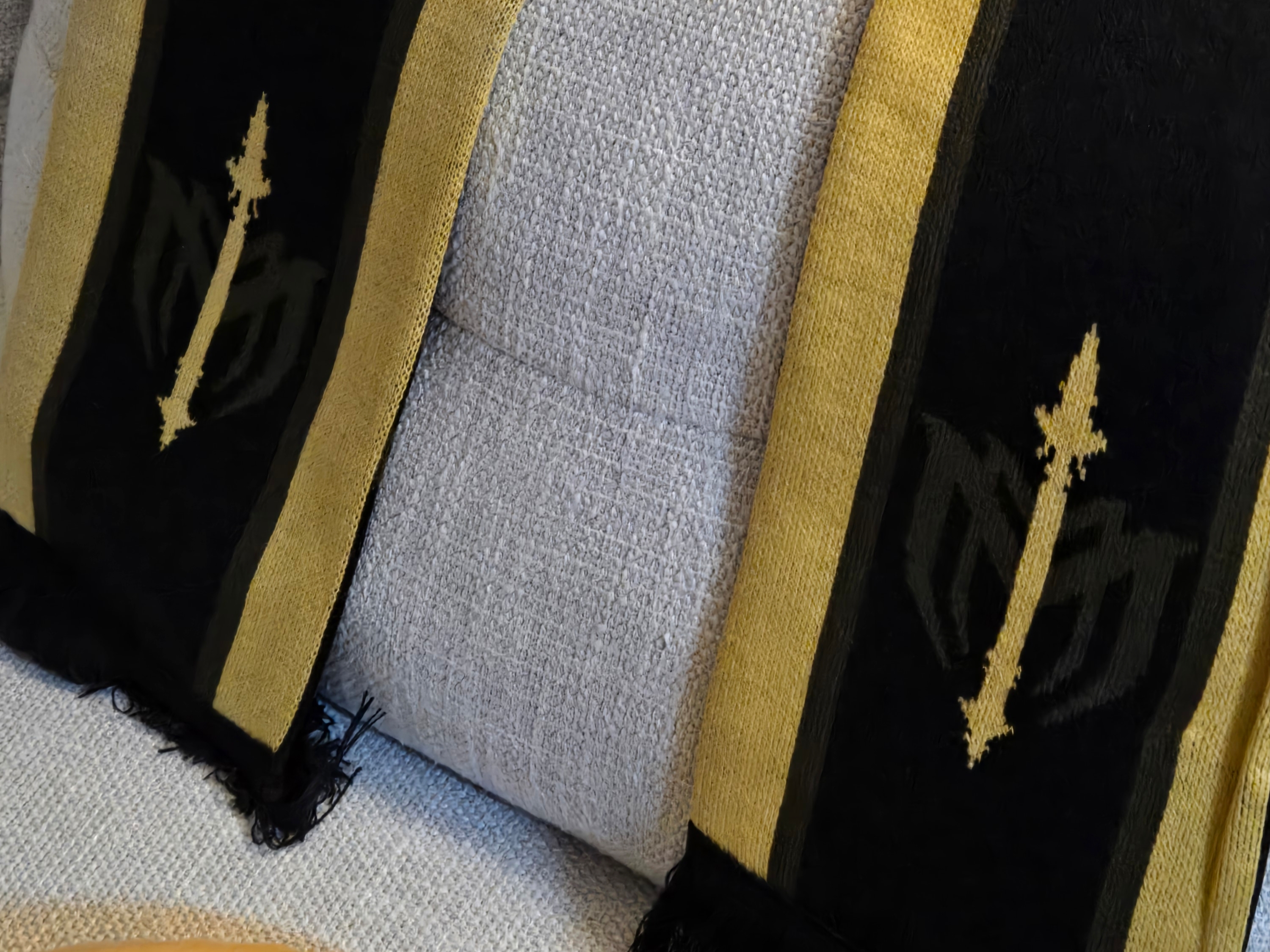 [PRE-ORDER] FC SPEAR Knit Muffler Black 착용 스타일 - 2
