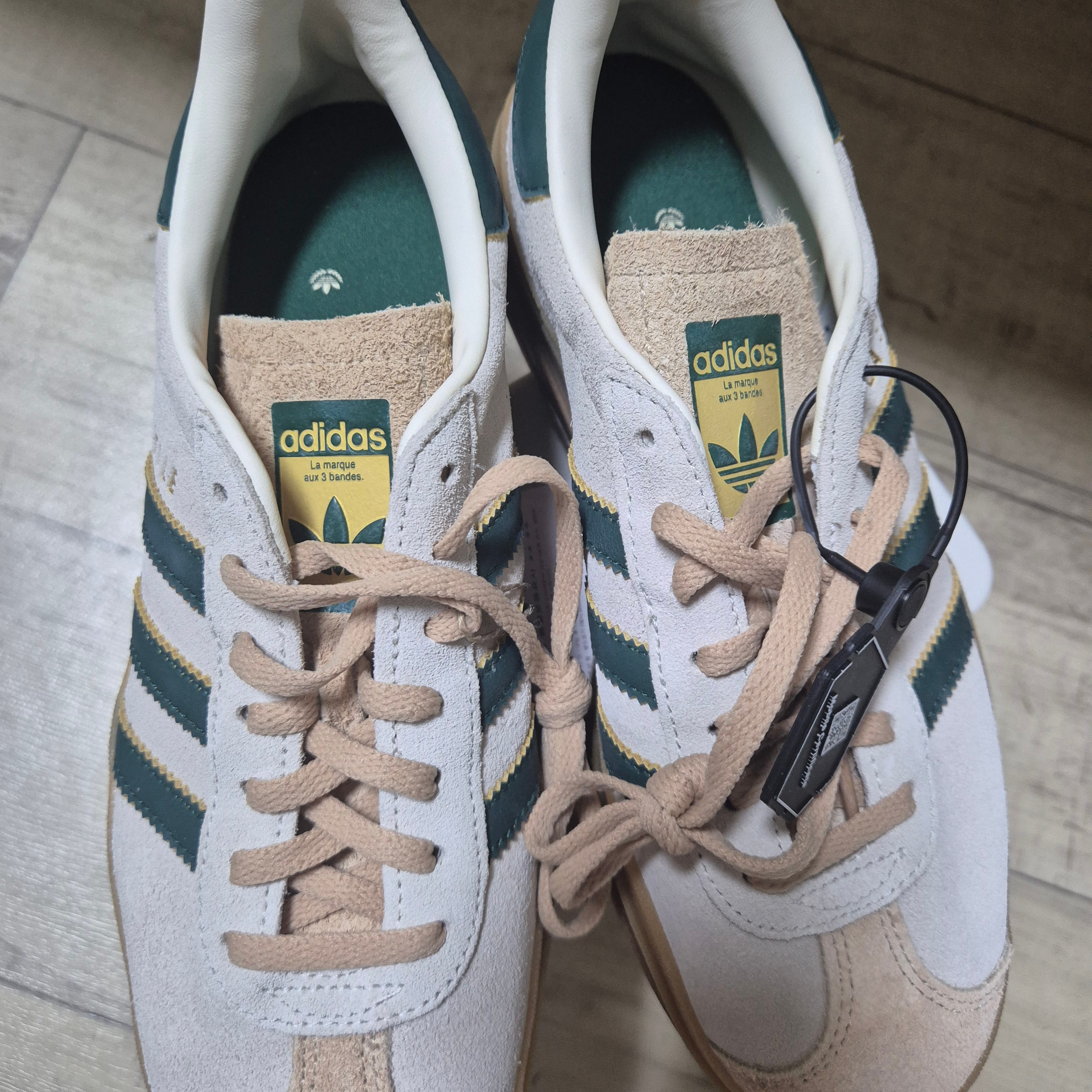 (W) Adidas Gazelle Bold Cream White Collegiate Green 착용 스타일