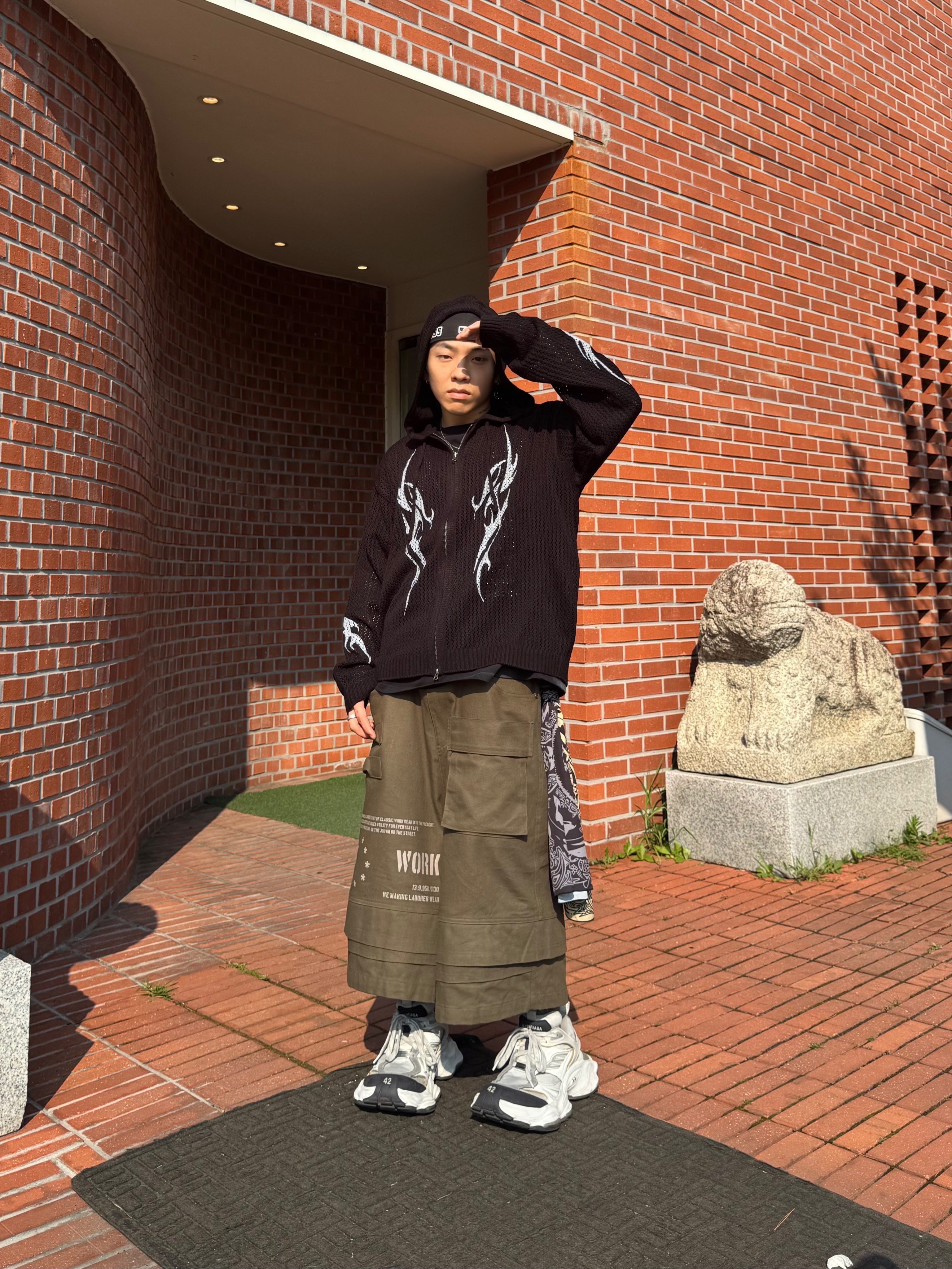 Balenciaga Cargo Sneakers White Grey, Wapworks Engineered Oxford Bermuda Khaki 착용 스타일 - 6