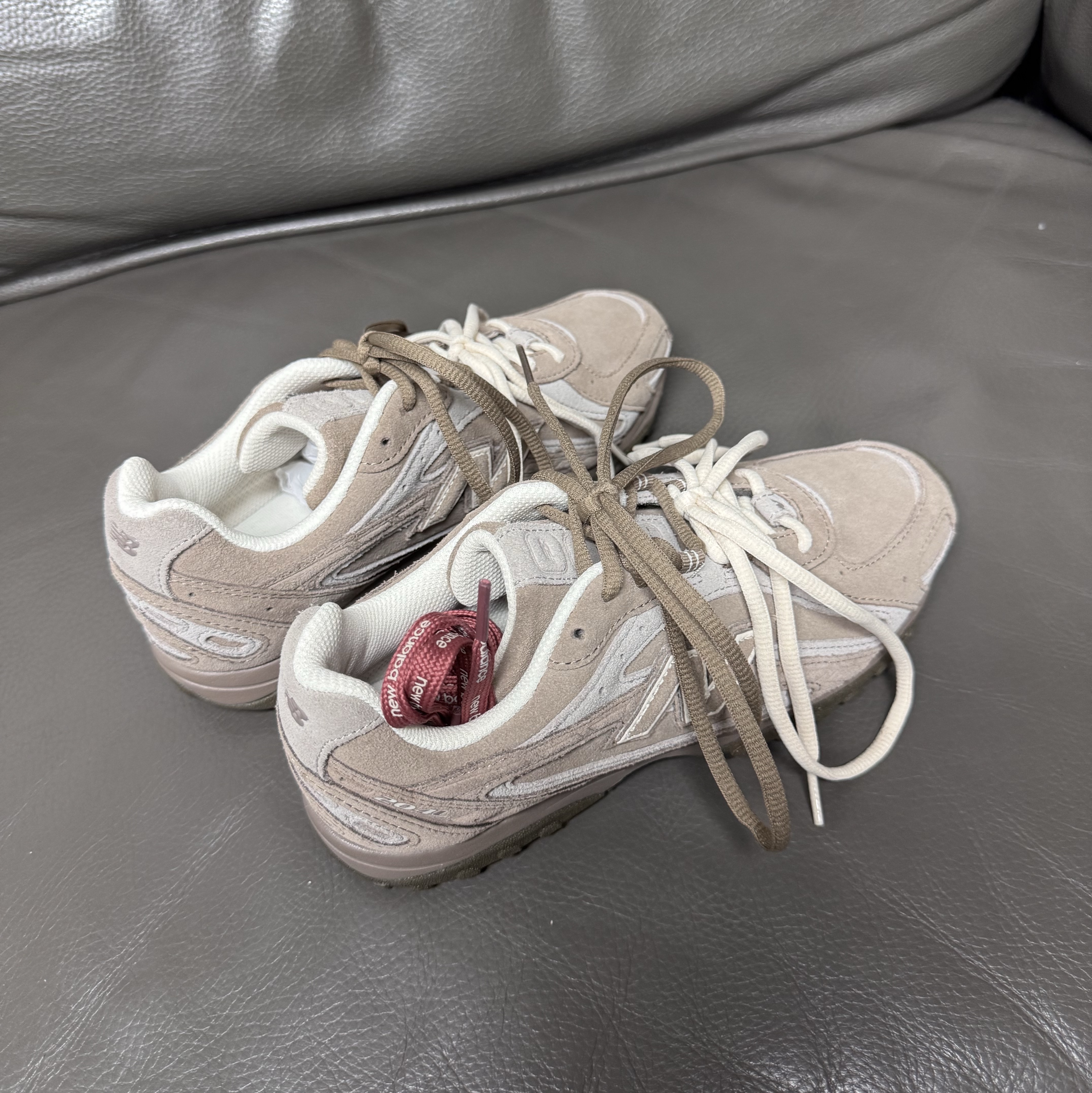 New Balance 204L Suede Mushroom Arid Stone 착용 스타일