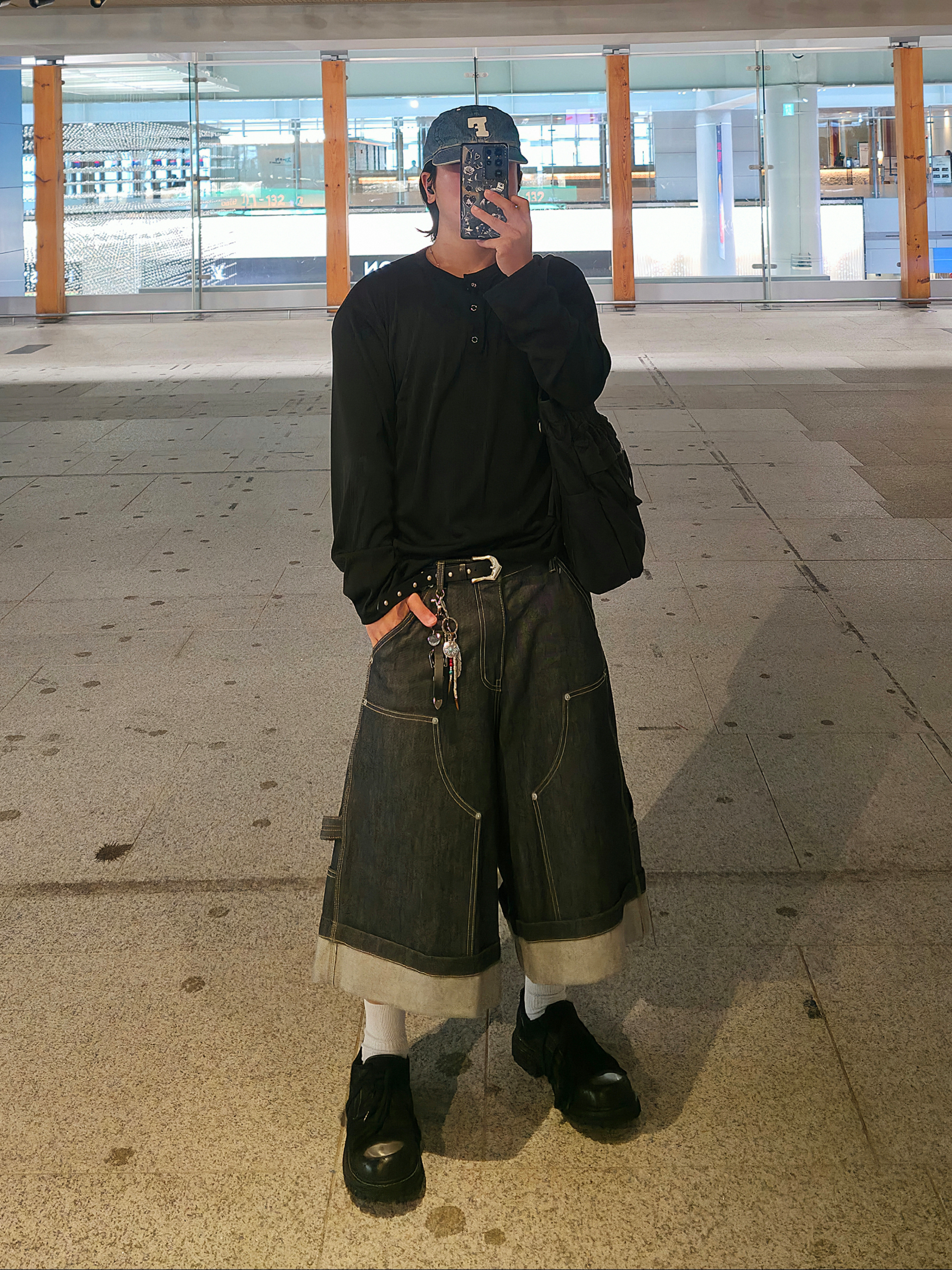[KREAM 단독] LOSTGARDEN Nestor, GRAILZ x KOIN SEOUL Carpenter Bermuda Denim Pants Indigo 착용 스타일 - 3