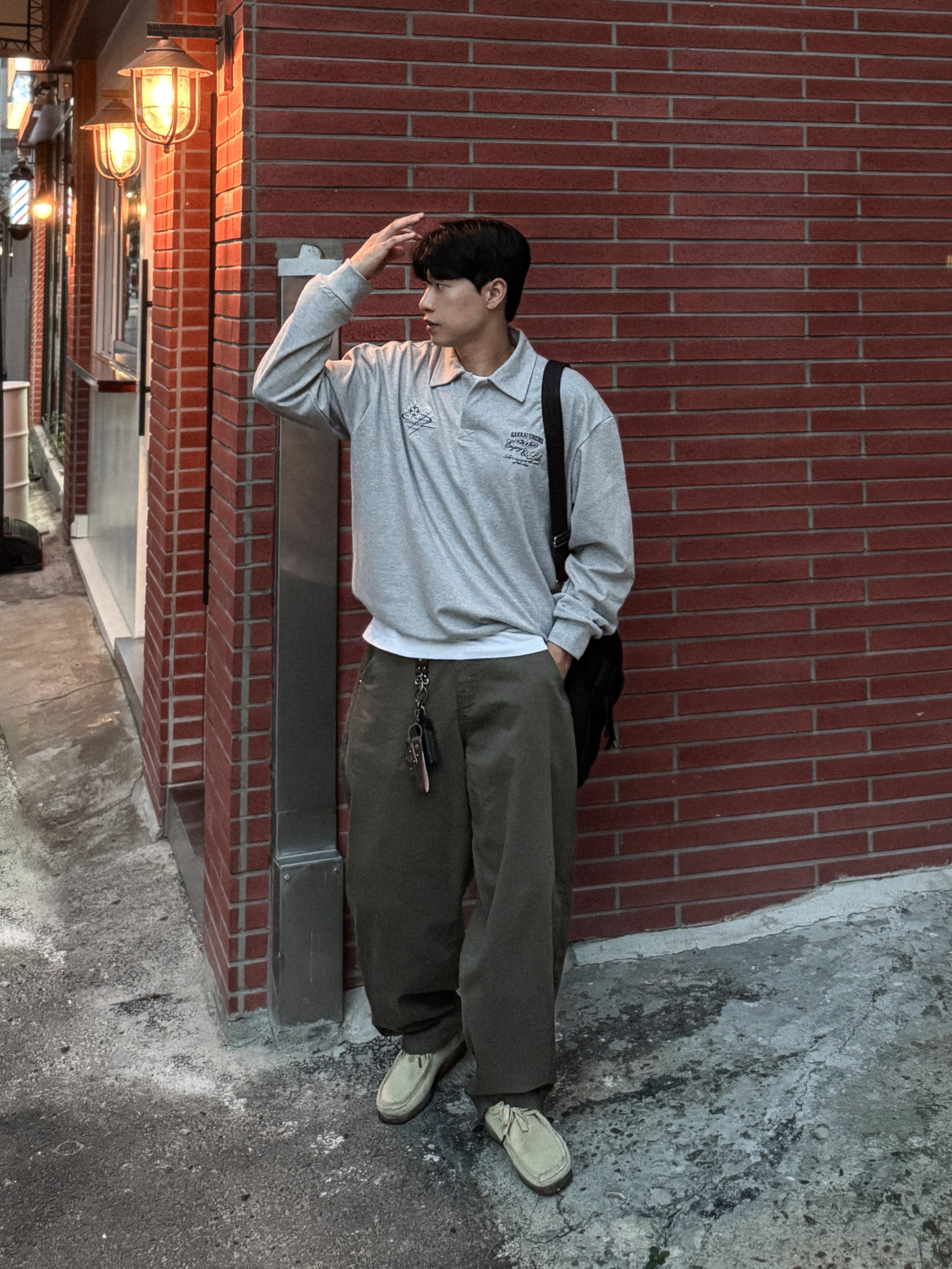 Clarks Wallabee Maple Suede 착용 스타일 - 3