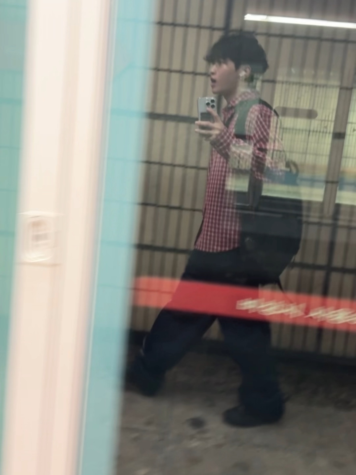 C.P. Company Nylon B Lens Backpack Black - 25FW, Palace P90 College Stress Baggy Jean Indigo Wash - 24FW 착용 스타일