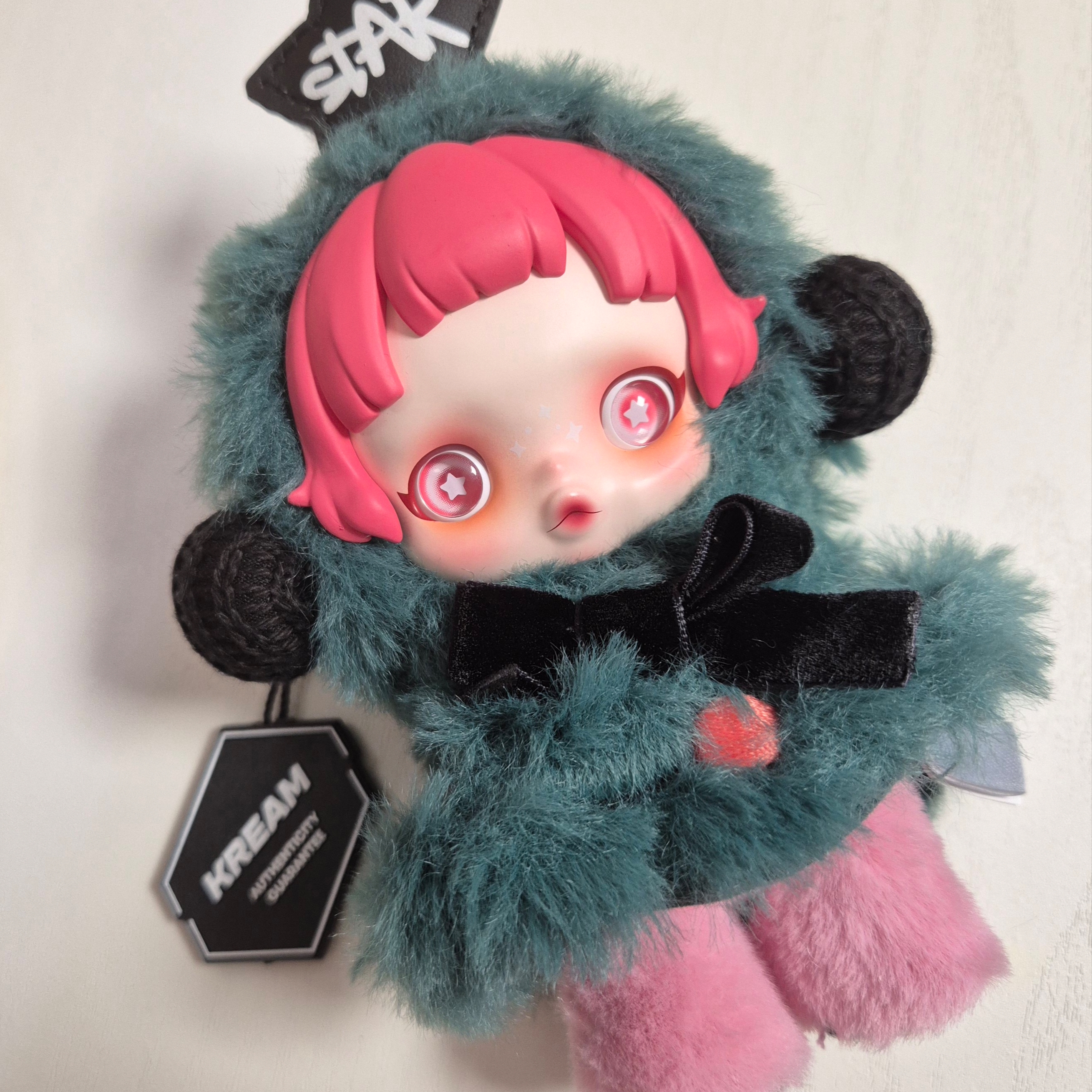 Pop Mart Skullpanda Winter Symphony Series Keyring Partita (Opened Case) 착용 스타일