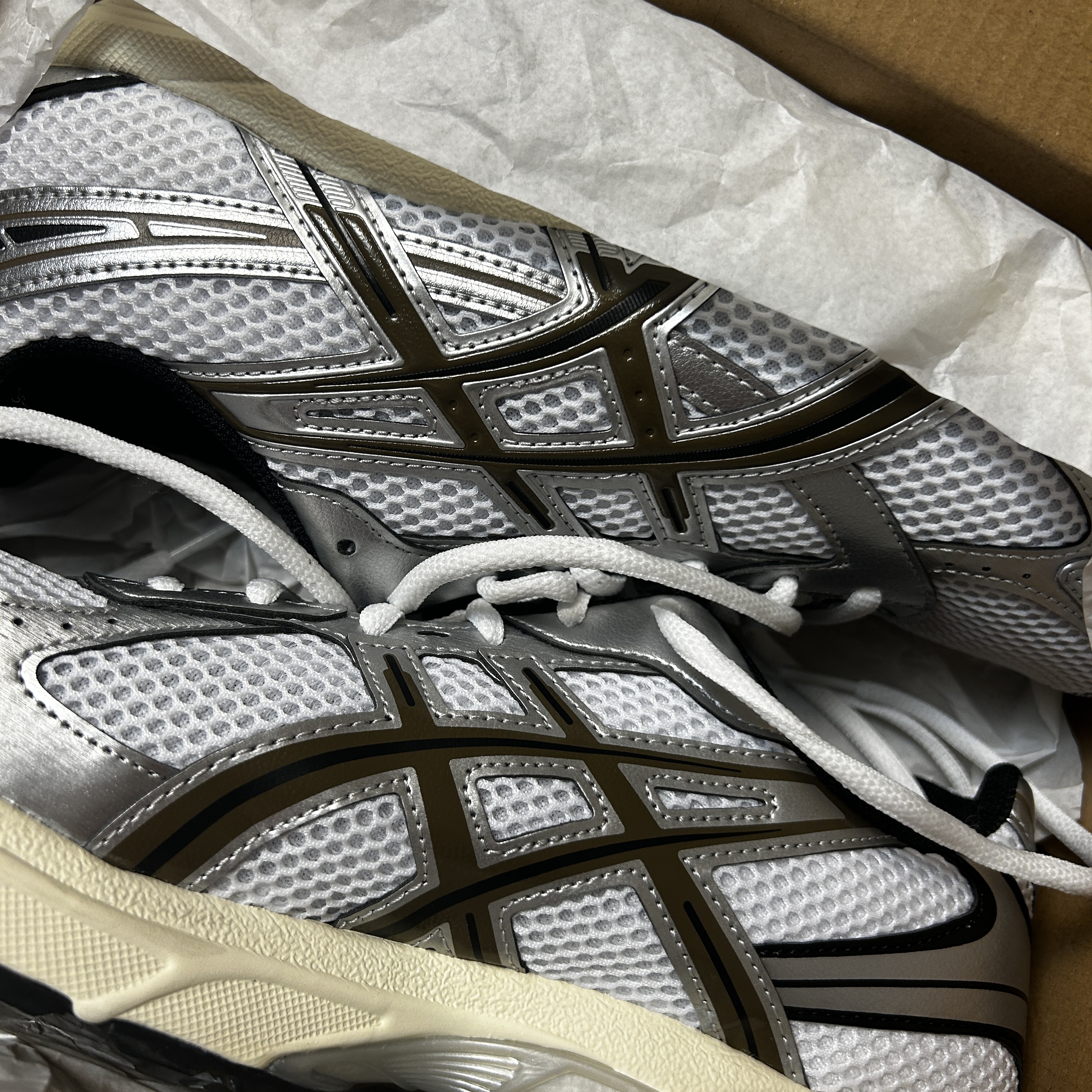Asics Gel-1130 White Clay Canyon 착용 스타일
