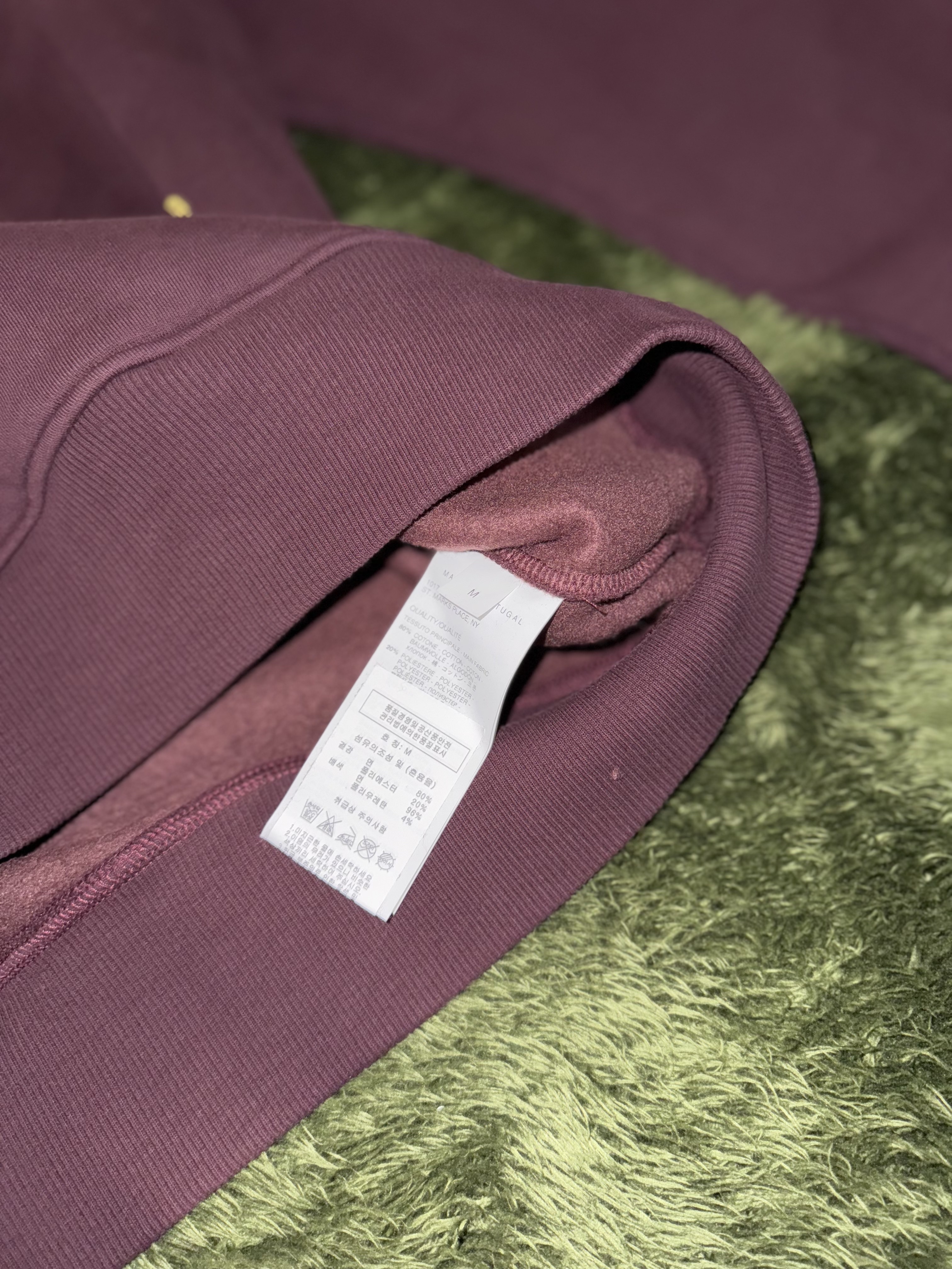 1017 Alyx 9SM Graphic Printed Hoodie Wine 착용 스타일 - 5