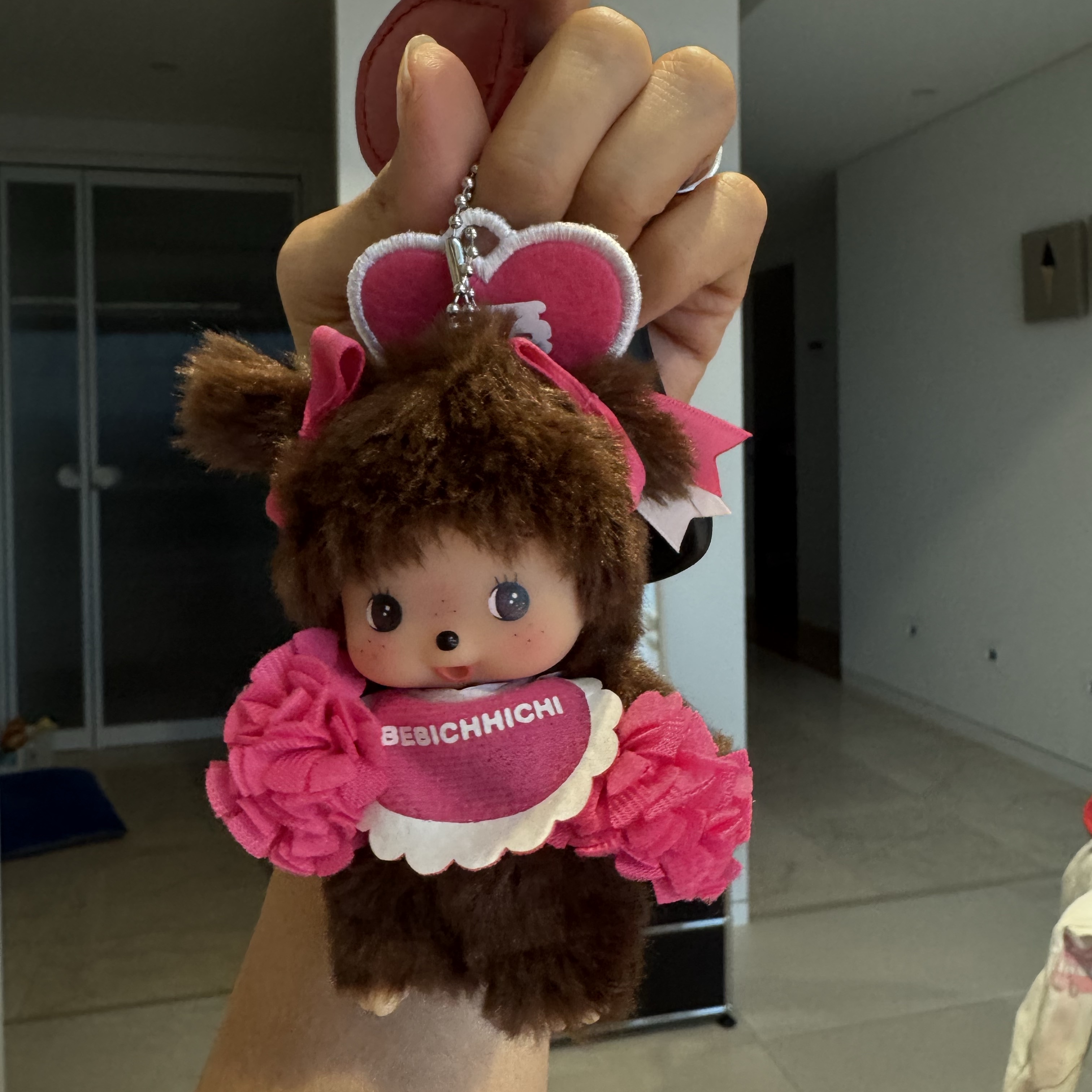 Monchhichi Happy Color Bebichhichi Key Chain Pink 착용 스타일 - 1