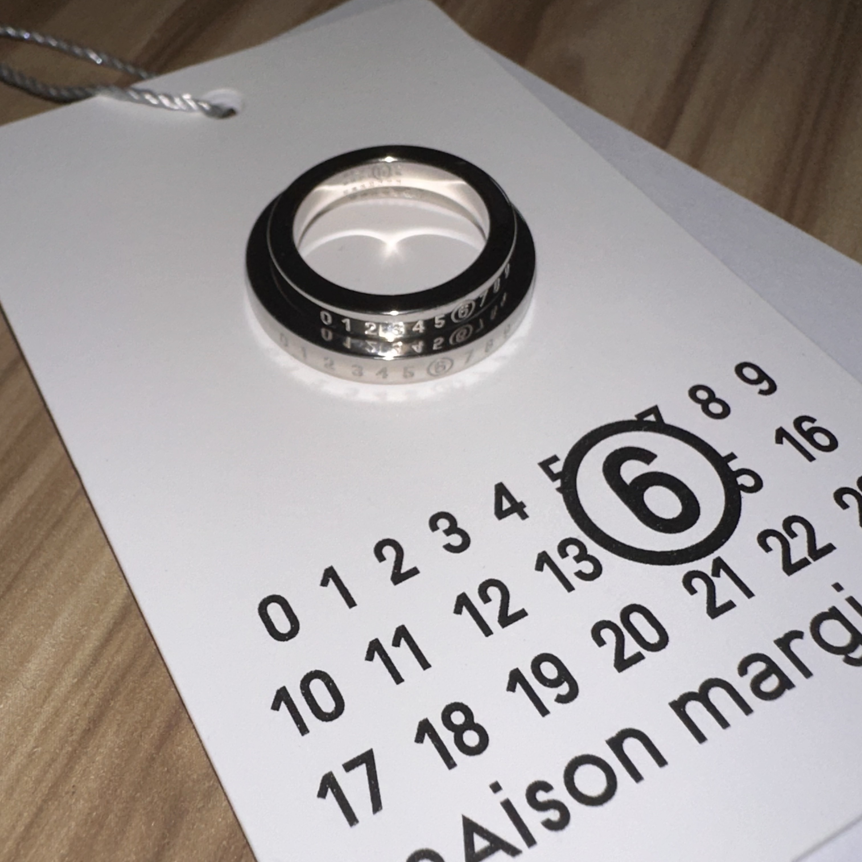 (W) MM6 Maison Margiela Numeric Minimal Signature Ring Silver Palladium 착용 스타일 - 1