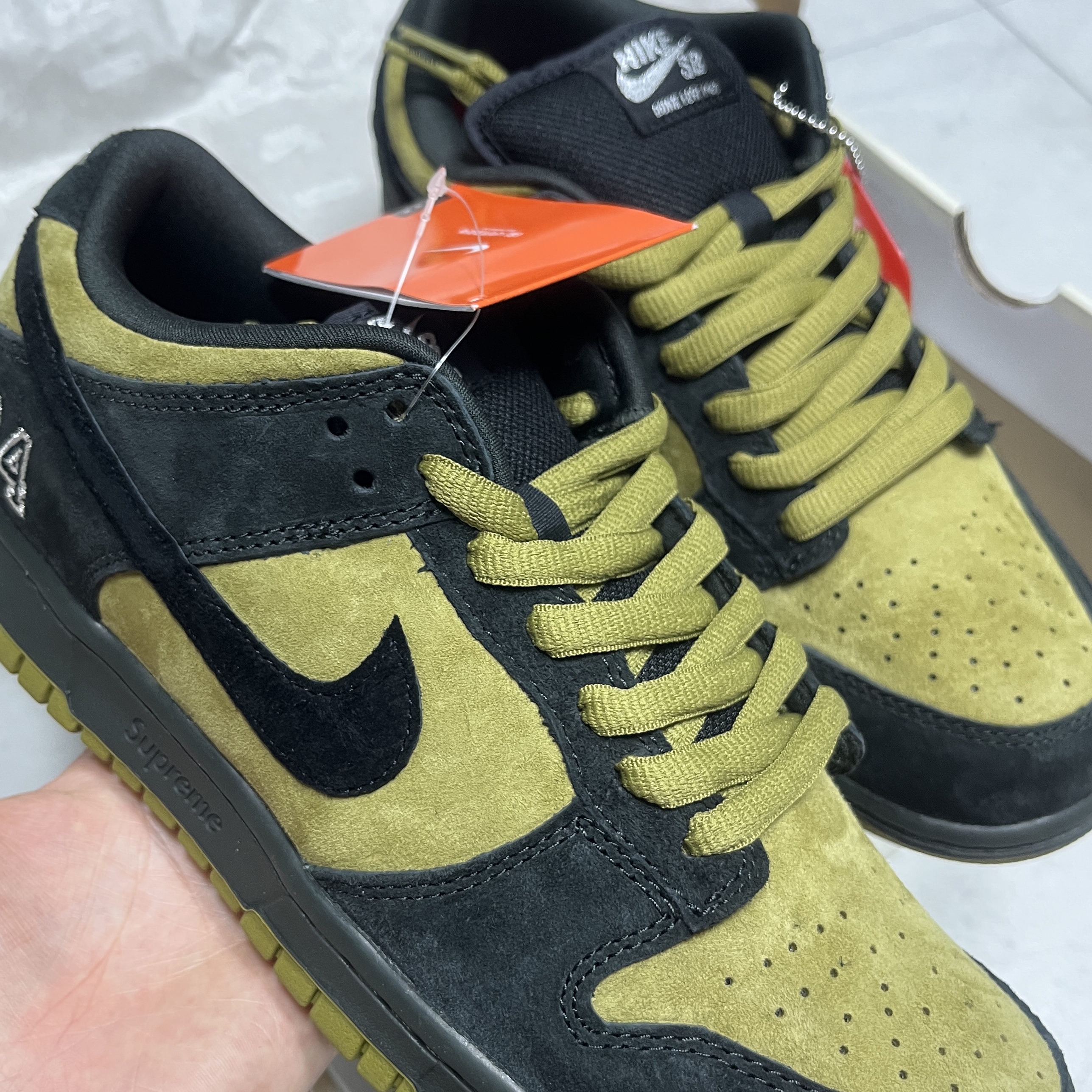 Nike x Supreme SB Dunk Low Camper Green 착용 스타일