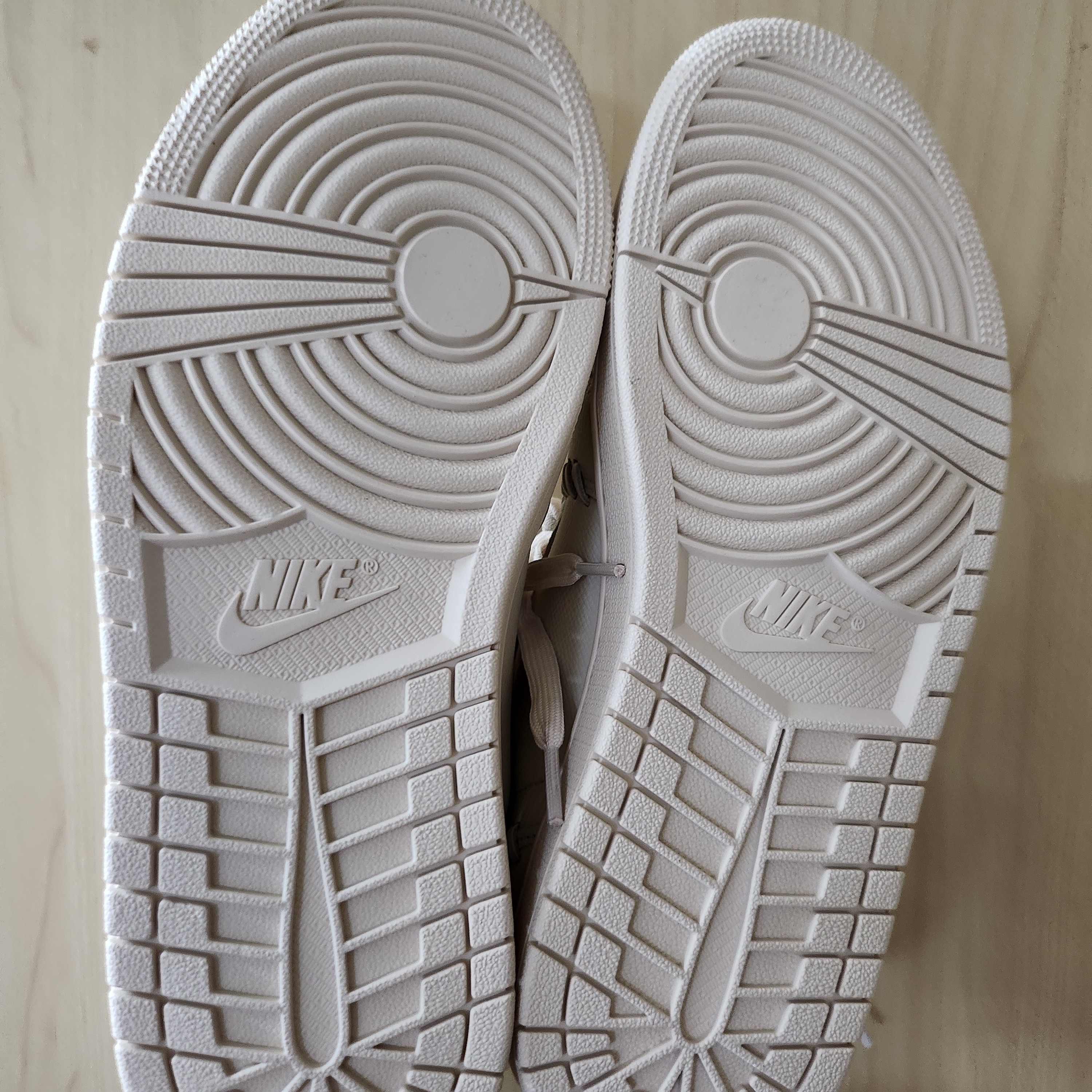 (W) Jordan 1 Low Method of Make Legend Light Brown Metallic Gold 착용 스타일 - 6