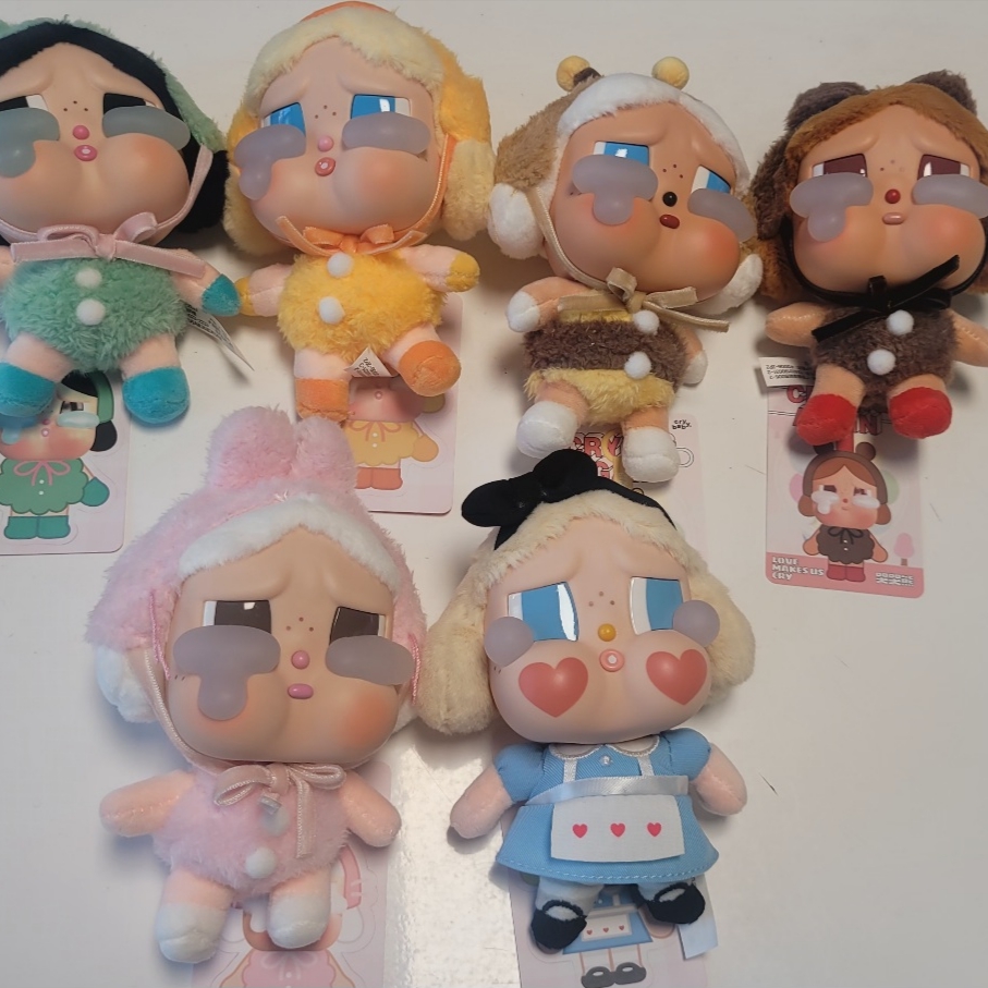 Pop Mart Crybaby Crying Again Series Plush Keyring Sealed Case (6 Blind Boxes) 착용 스타일