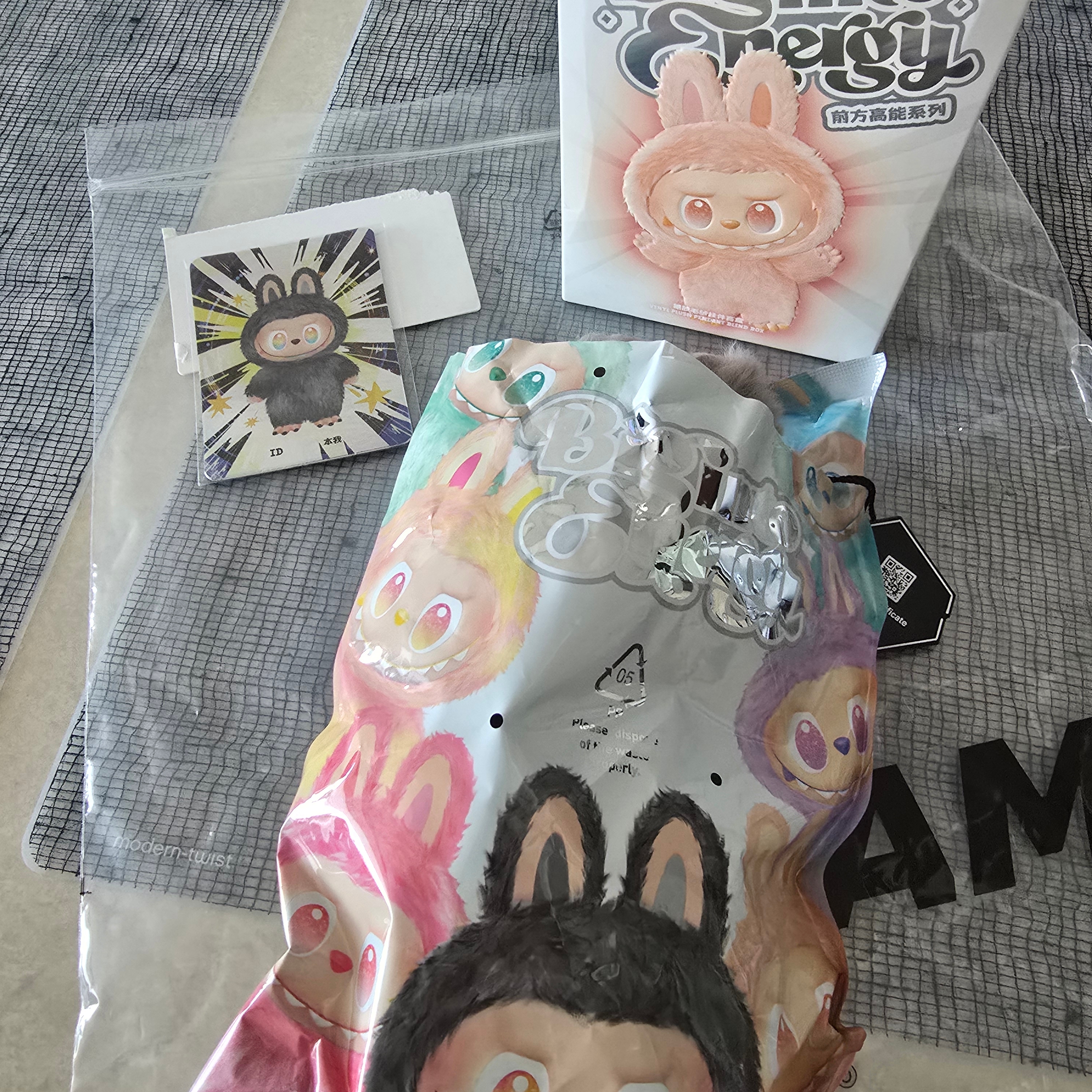 Pop Mart Labubu The Monsters Highlight Series ID Keyring (Opened Case) 착용 스타일 - 2