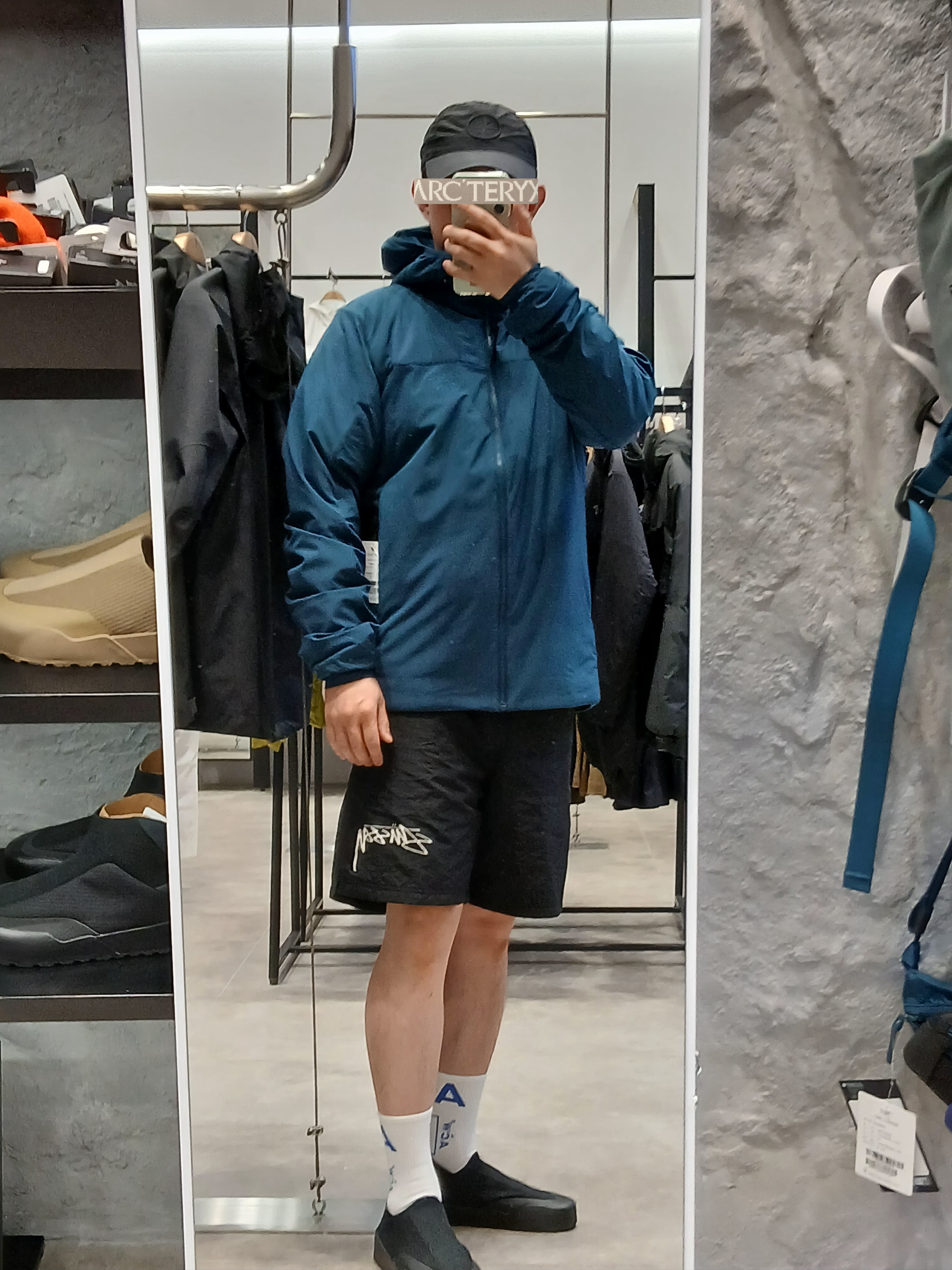 Stone Island 99576 Nylon Metal 6-Panel Cap Black, Nike x Stussy Shorts Black (FJ9167-010) 착용 스타일 - 2