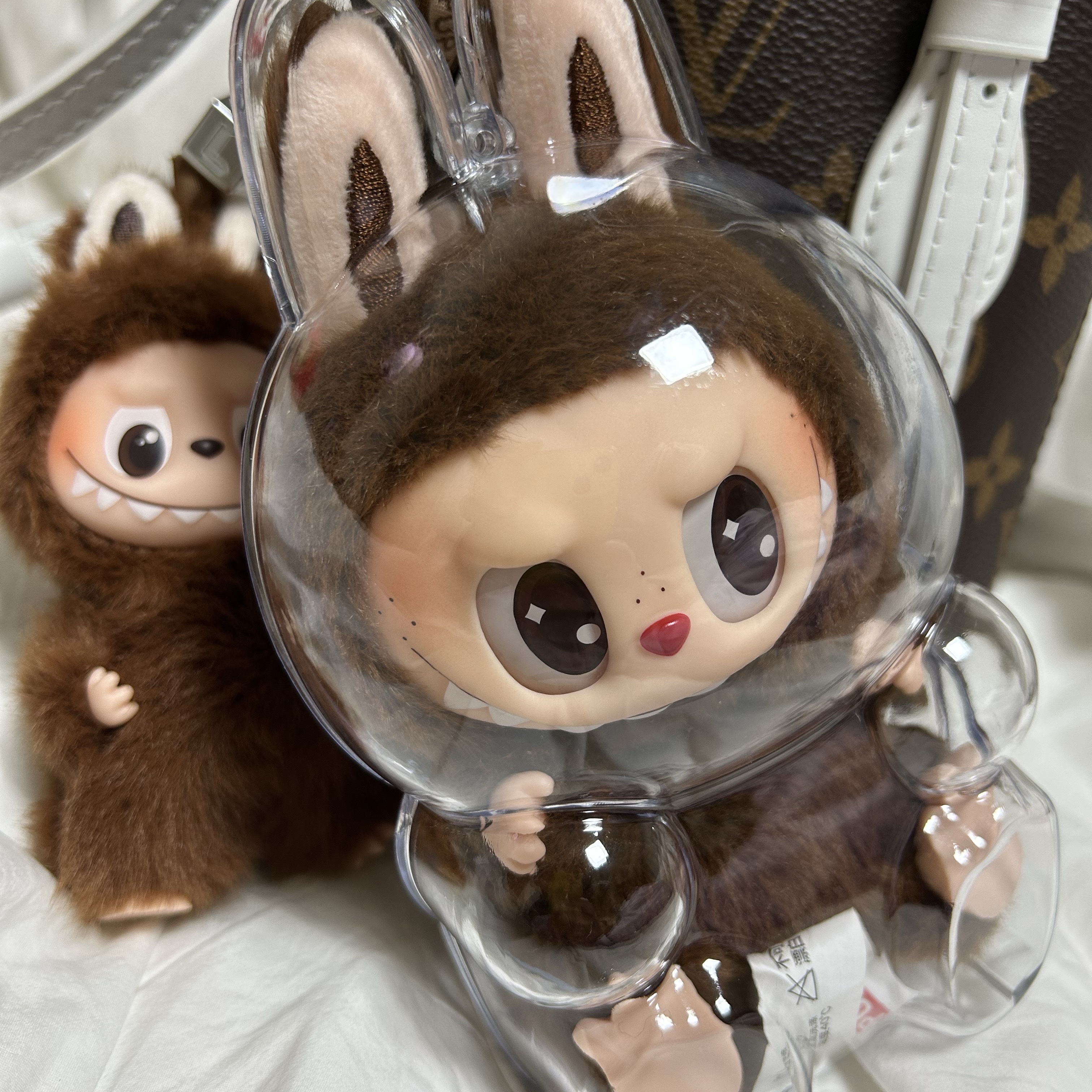 Pop Mart Labubu The Monsters Pin For Love Series Vinyl Plush Pendant (A-M) L (Opened Case) 착용 스타일
