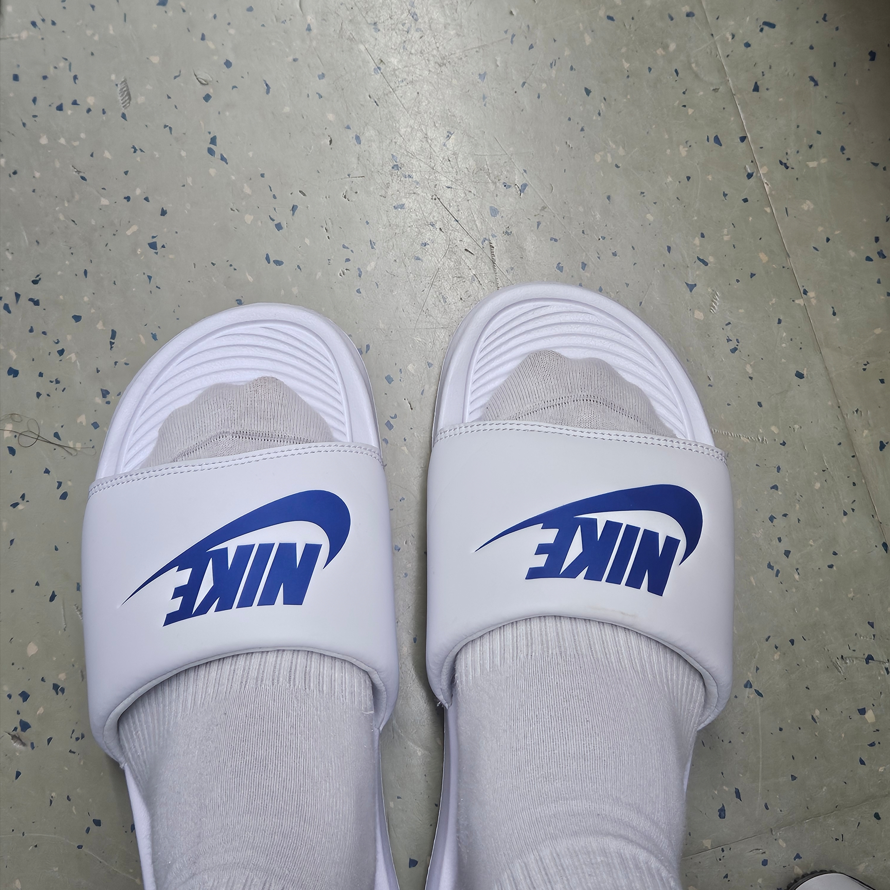 Nike Victori One Slides White 착용 스타일