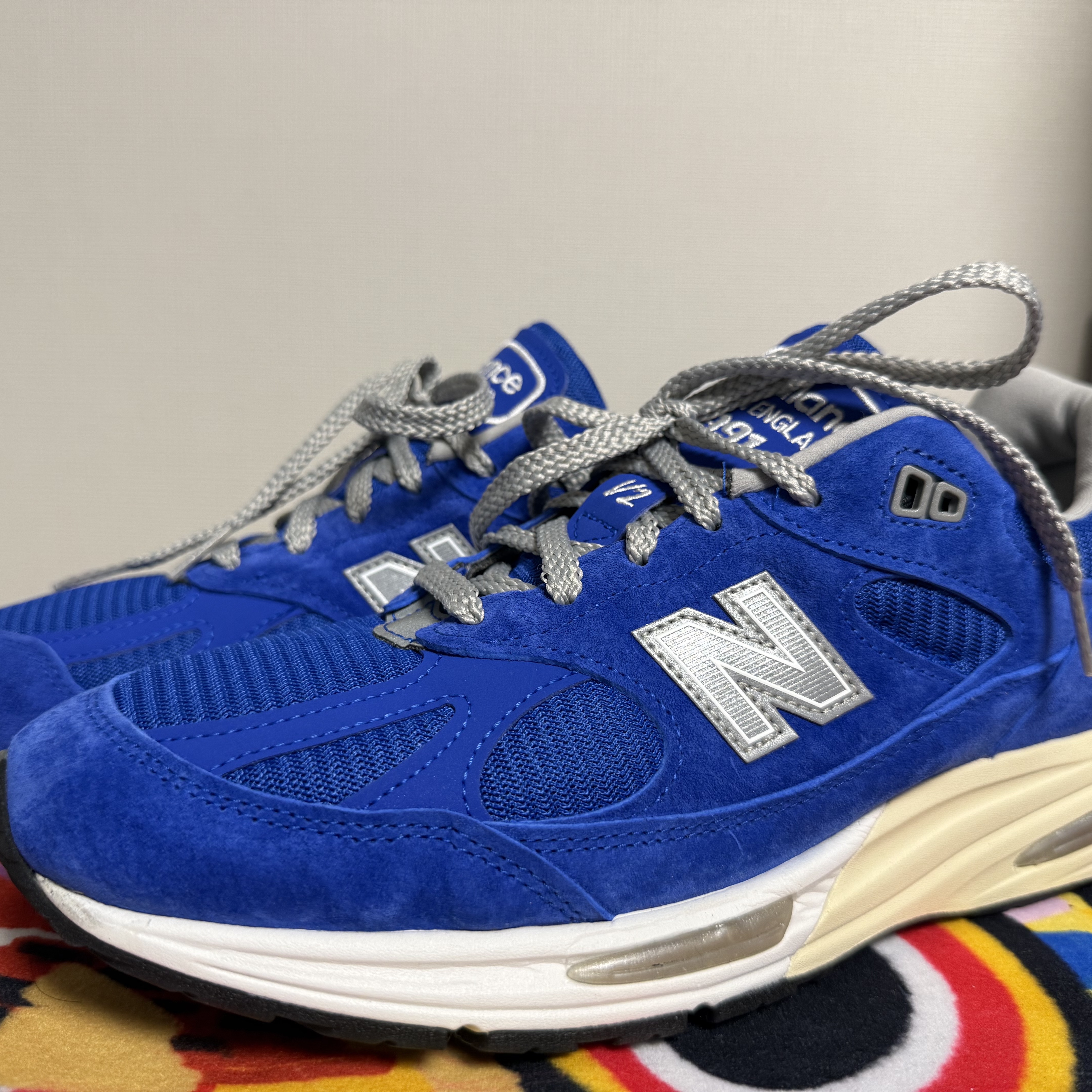 New Balance 991v2 Made in UK Dazzling Blue 착용 스타일 - 1