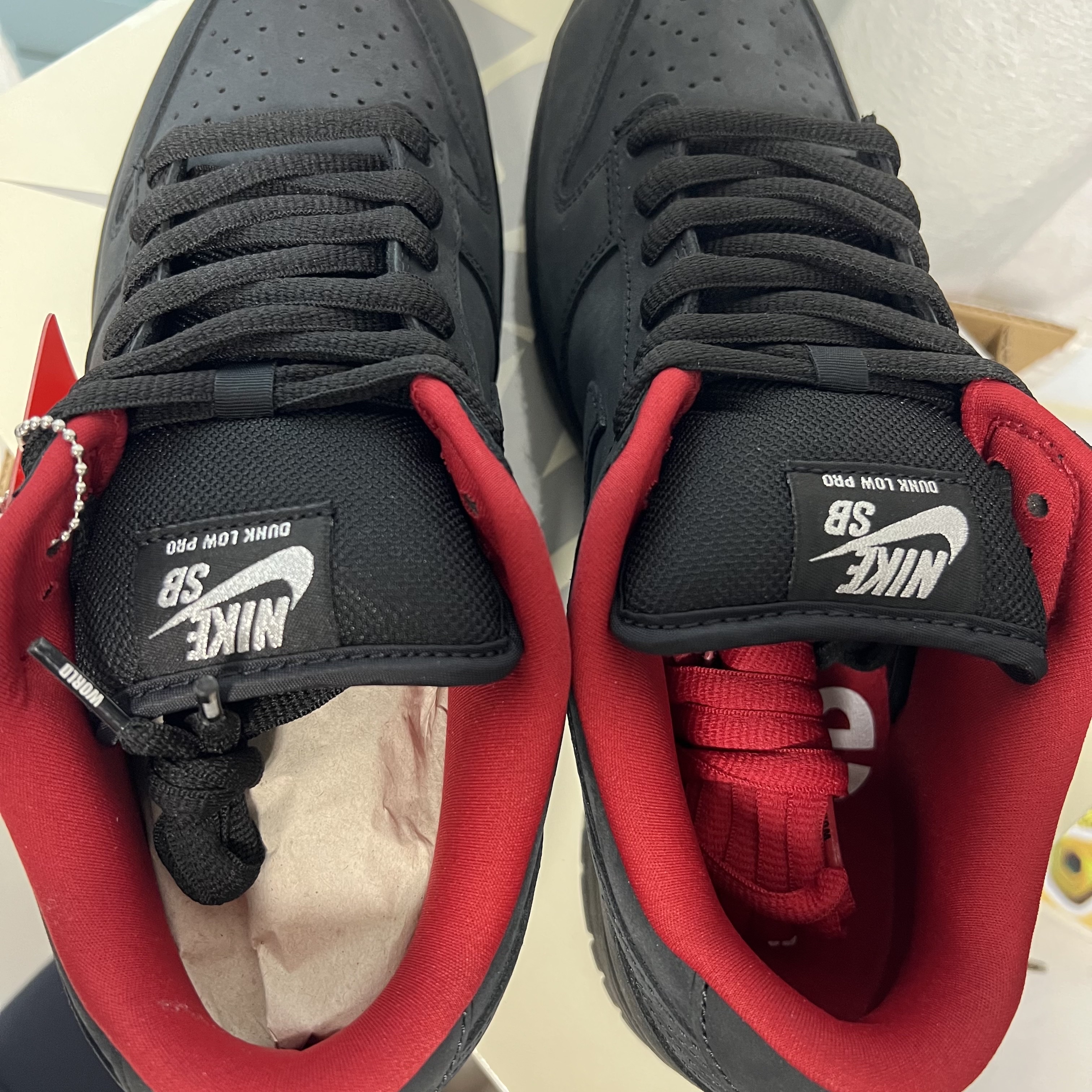 Nike x Supreme SB Dunk Low Black 착용 스타일 - 4