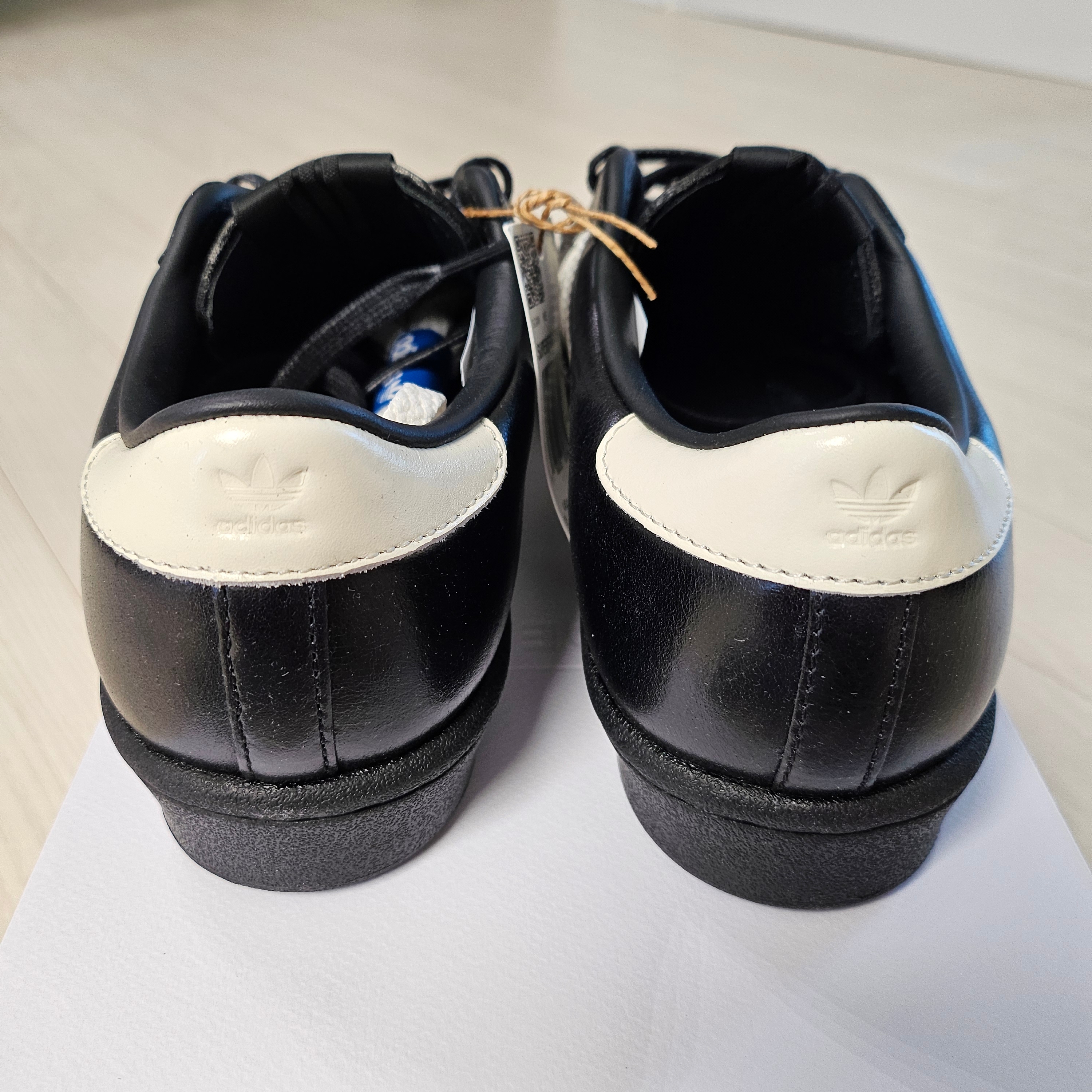 Adidas x Kith Superstar Vintage MIG Black White 착용 스타일 - 3
