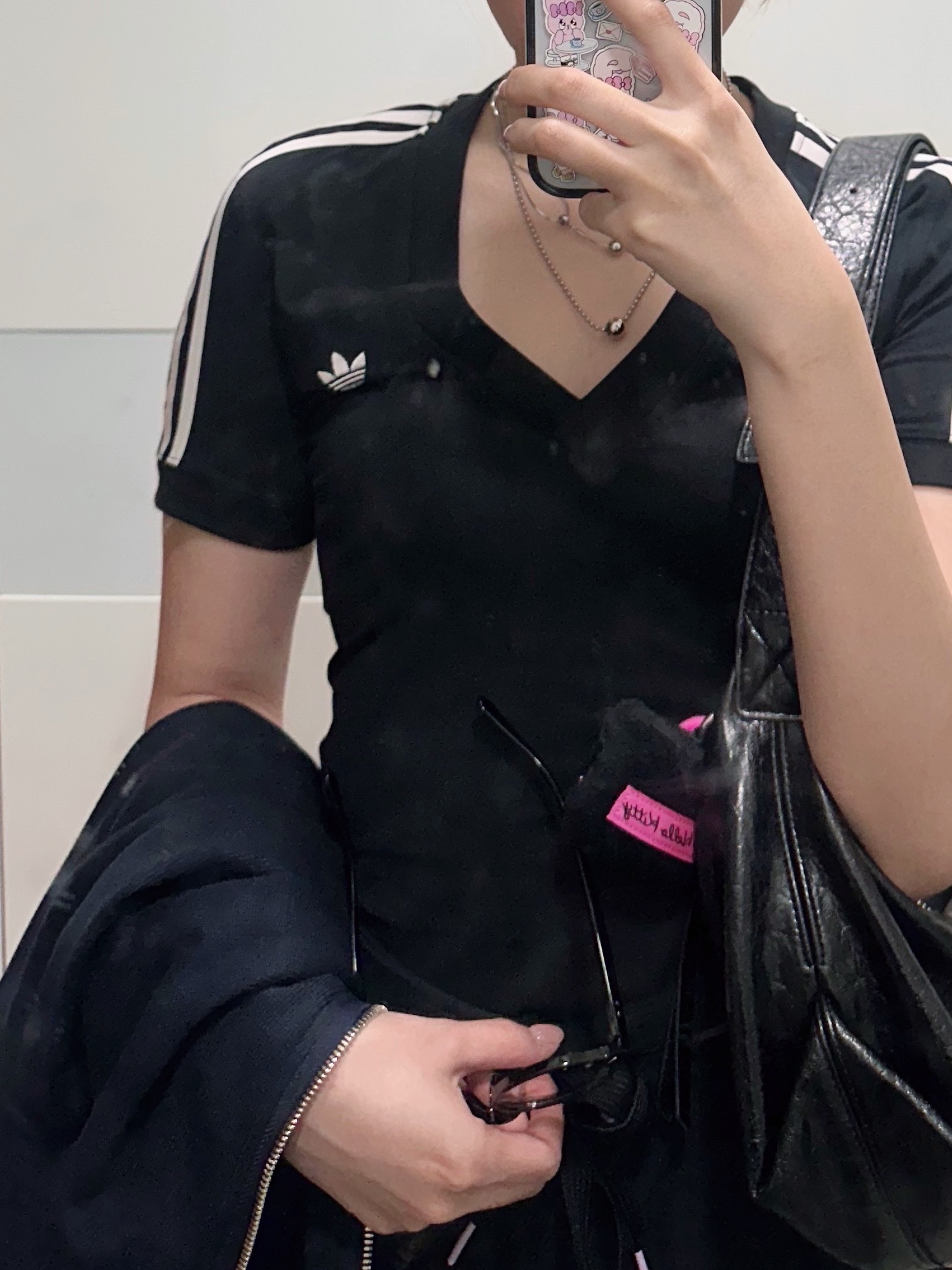(W) Adidas 3-Stripes V-Neck Slim T-Shirt Black - KR Sizing 착용 스타일 - 2