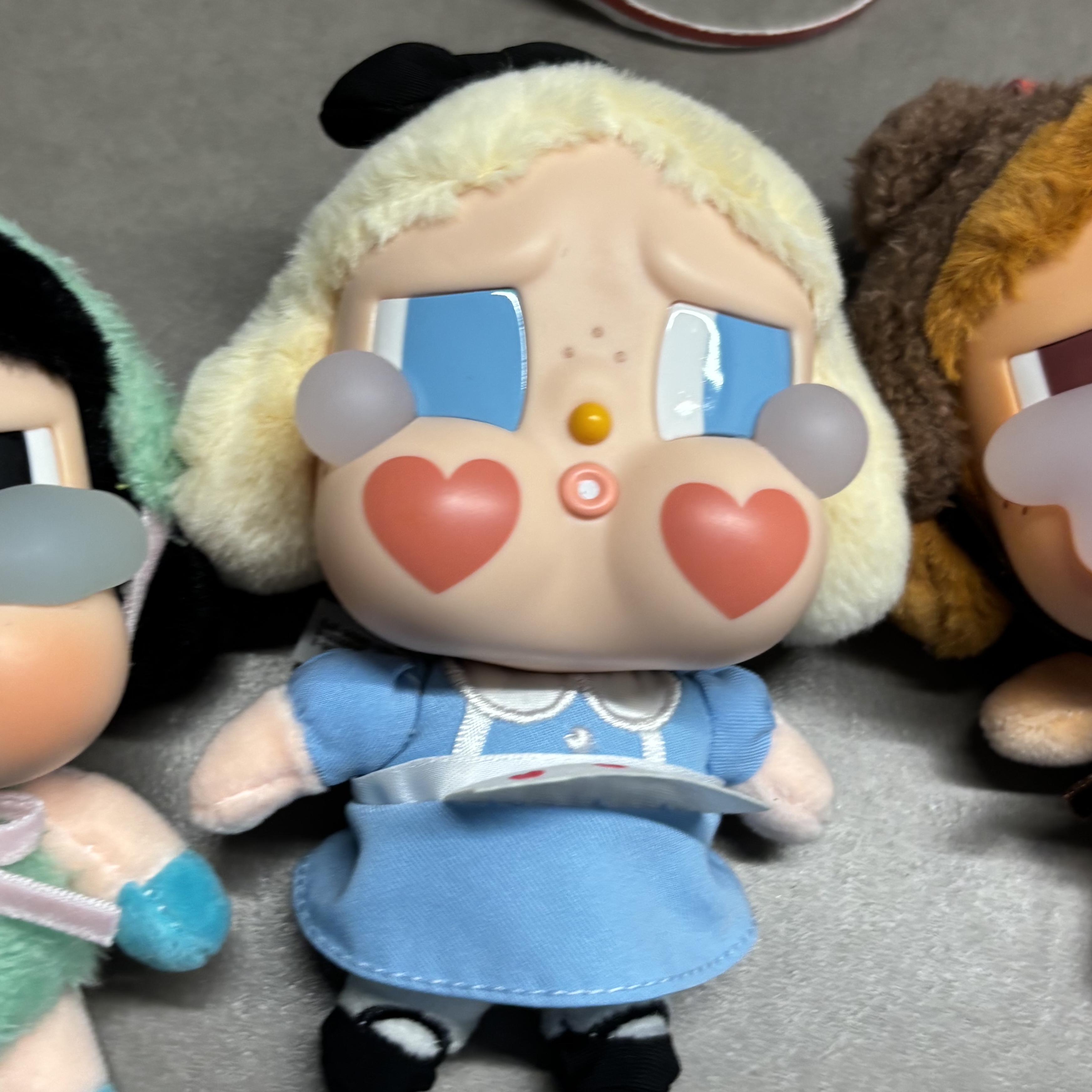 Pop Mart Crybaby Crying Again Series Plush Keyring Sealed Case (6 Blind Boxes) 착용 스타일 - 2